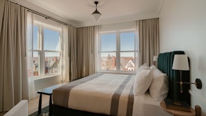 Corner King - Bedroom