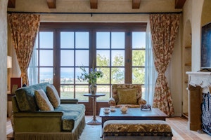 Cabernet Franc Vineyard Sea View Suite - Living Area
