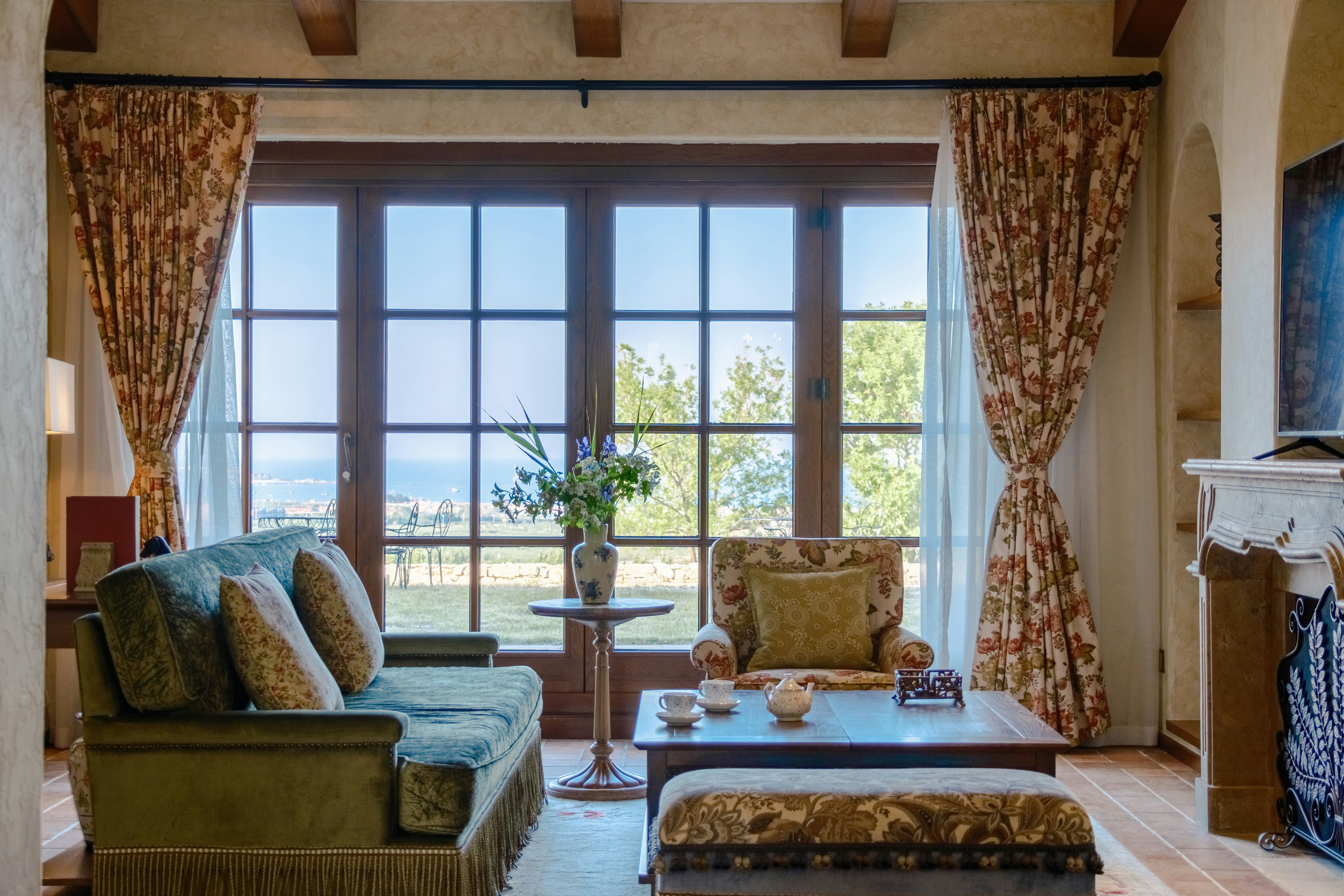 Cabernet Franc Vineyard Sea View Suite - Living Area