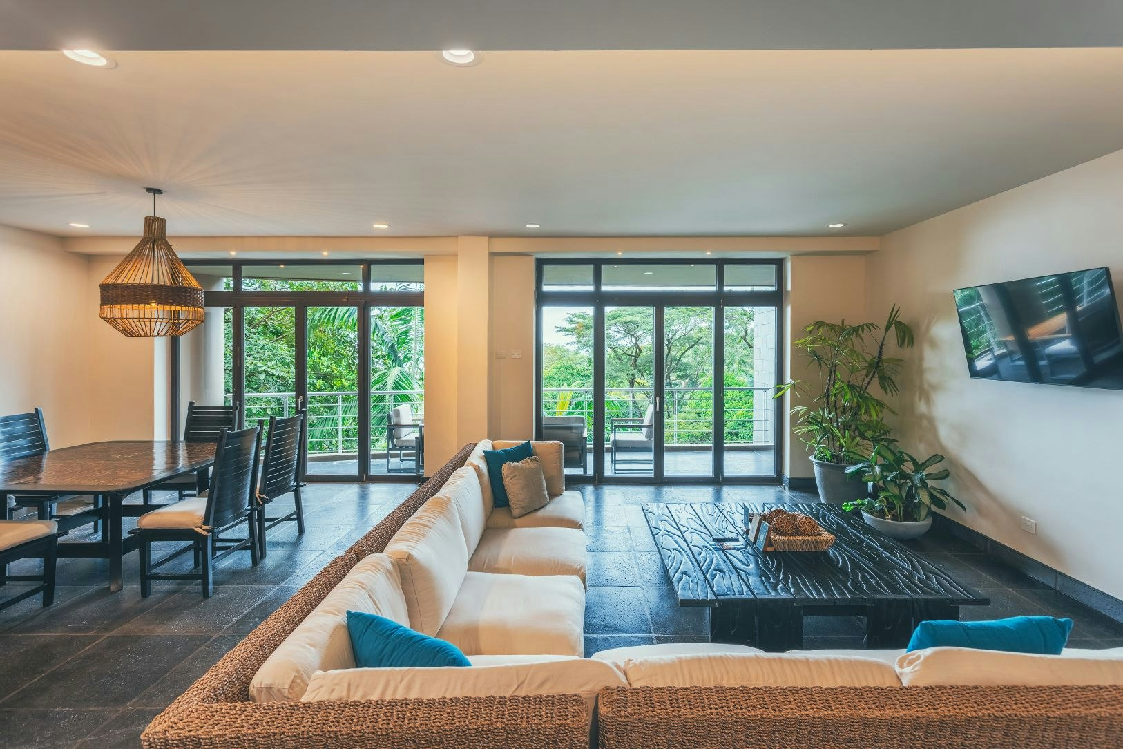 Treetop Ocean View Suite - Living Area