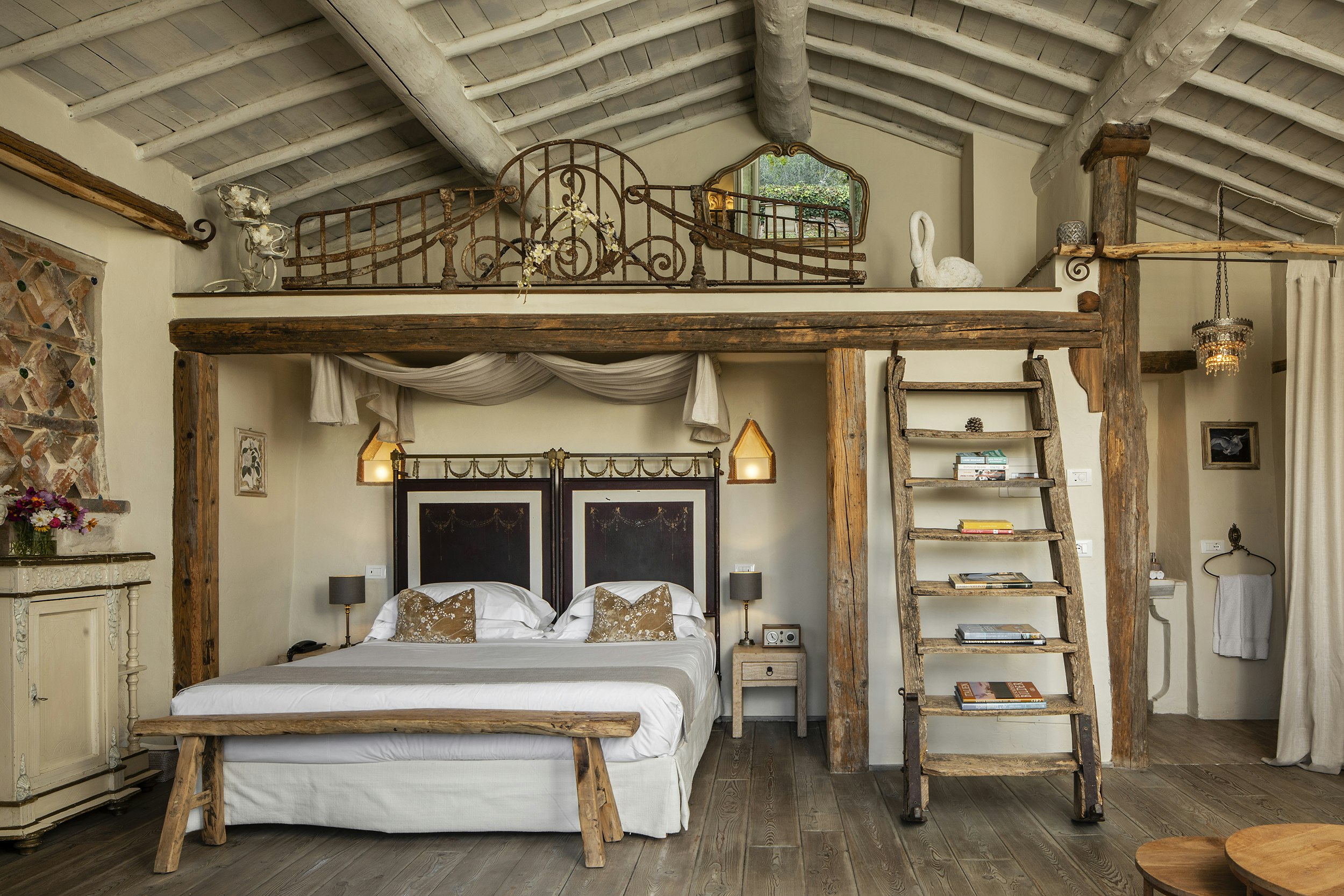 Deluxe Room - Bedroom