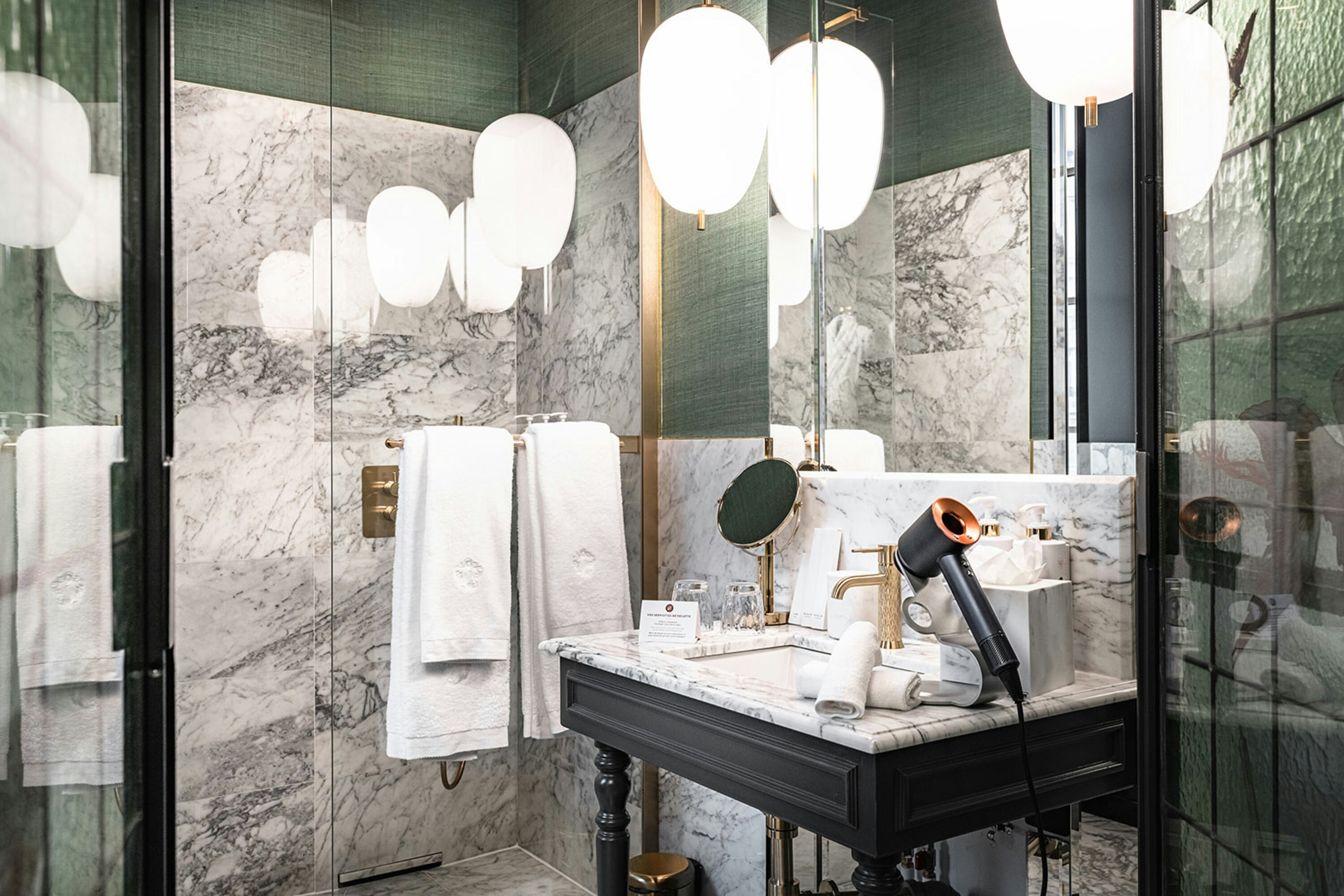 L'Envolée des Grues Sacrées - Bathroom