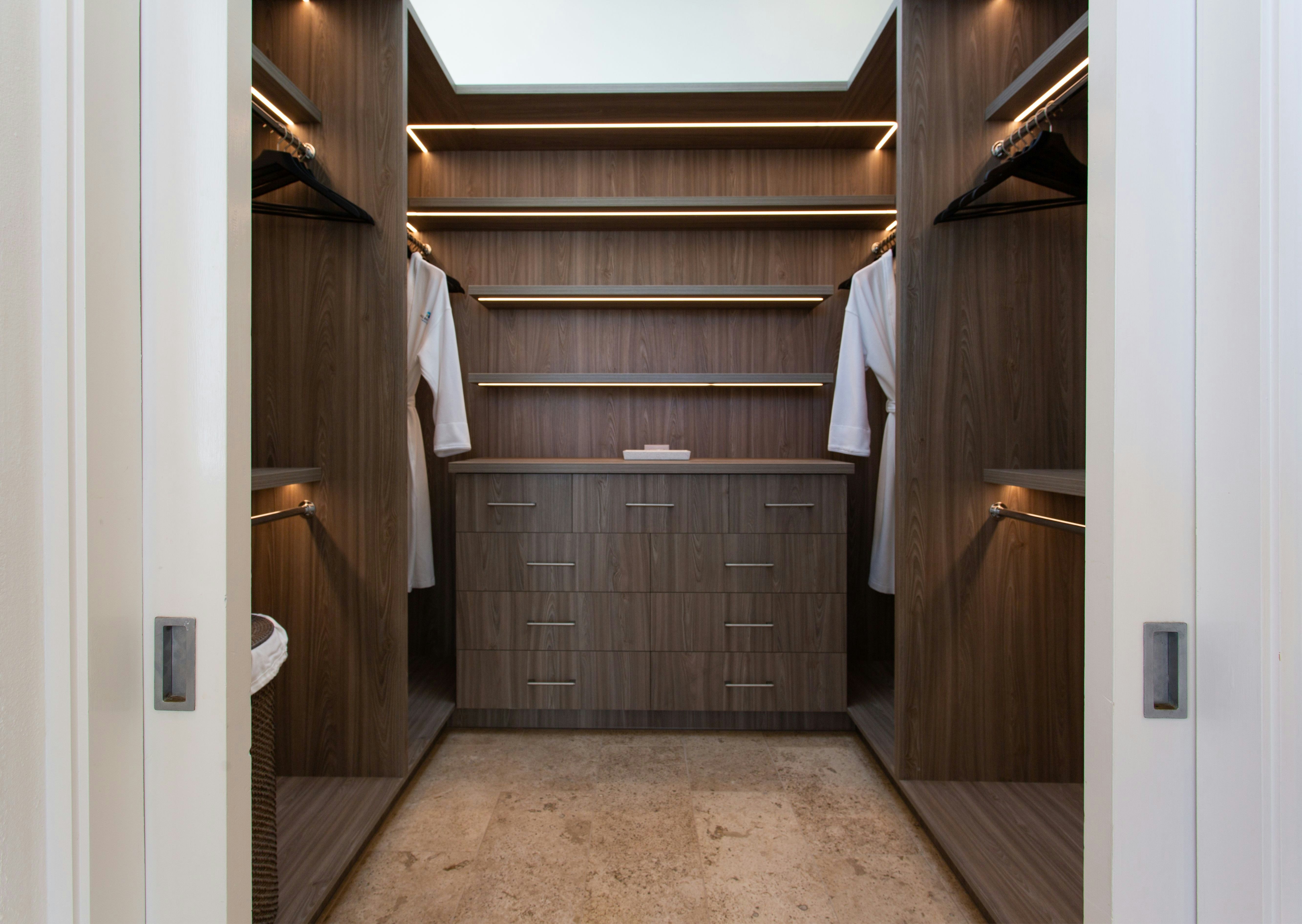 Sky Villa - Wardrobe