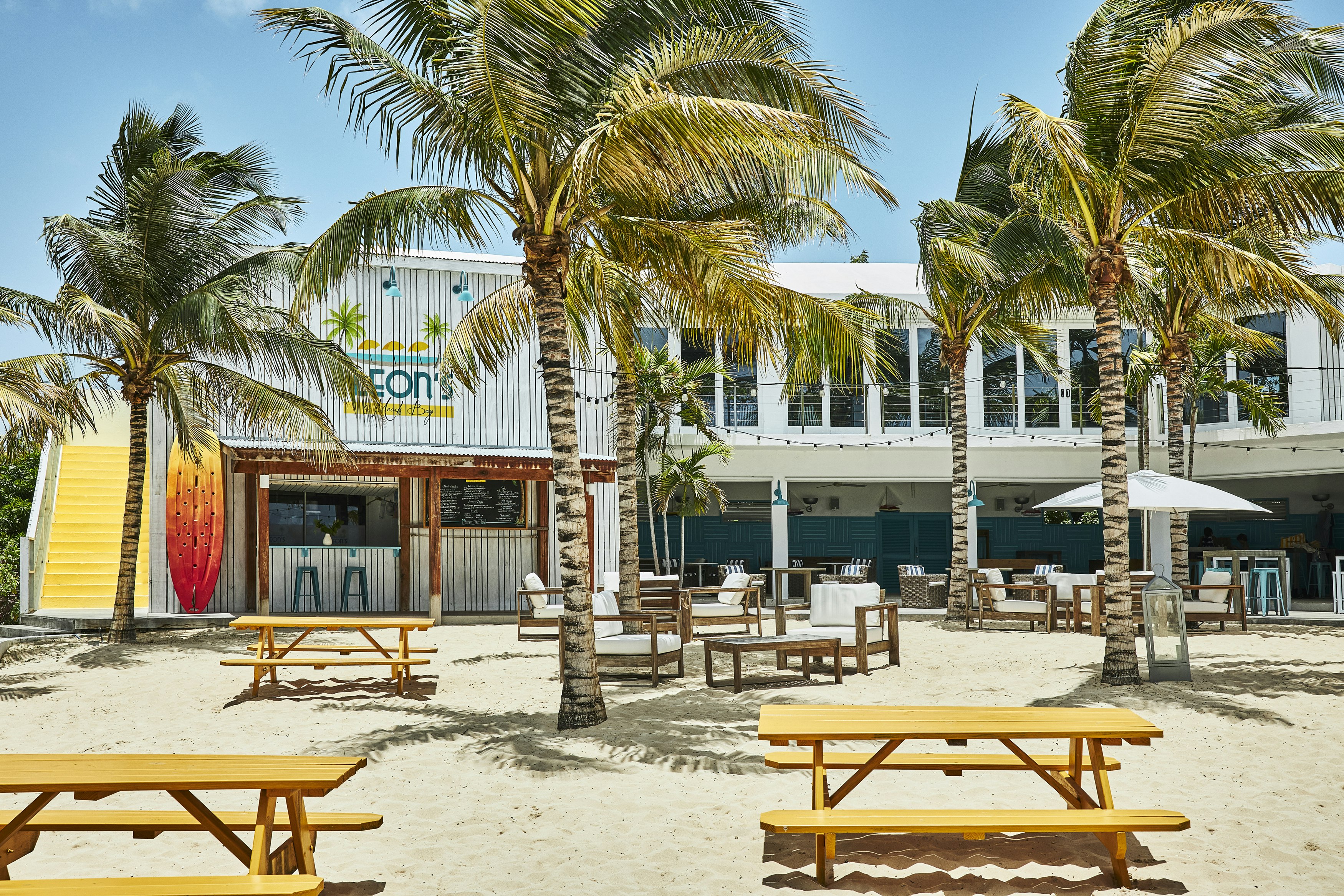 Leon's Beach Bar & Restaurant