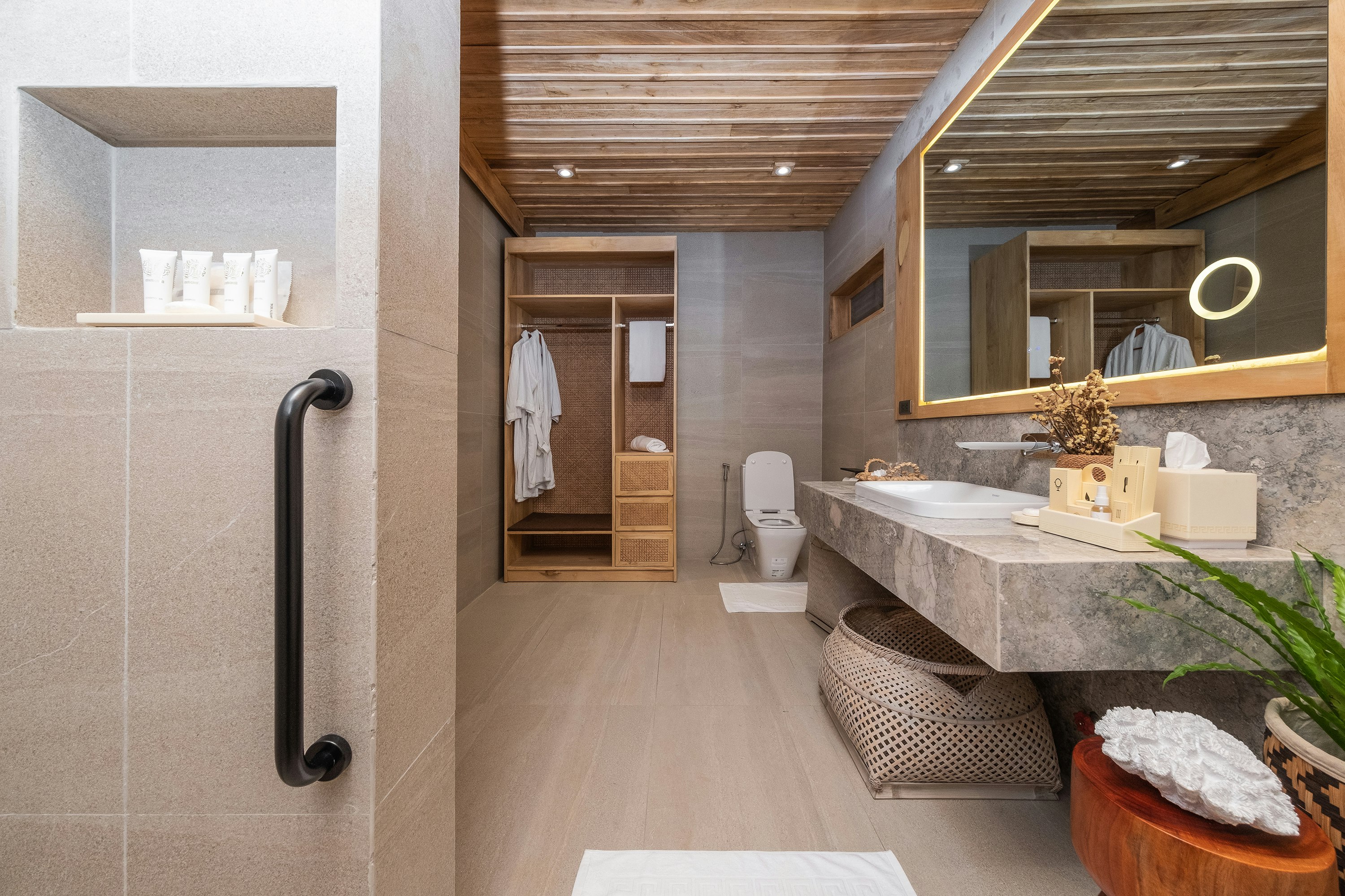 Manami Poolside Suites Double