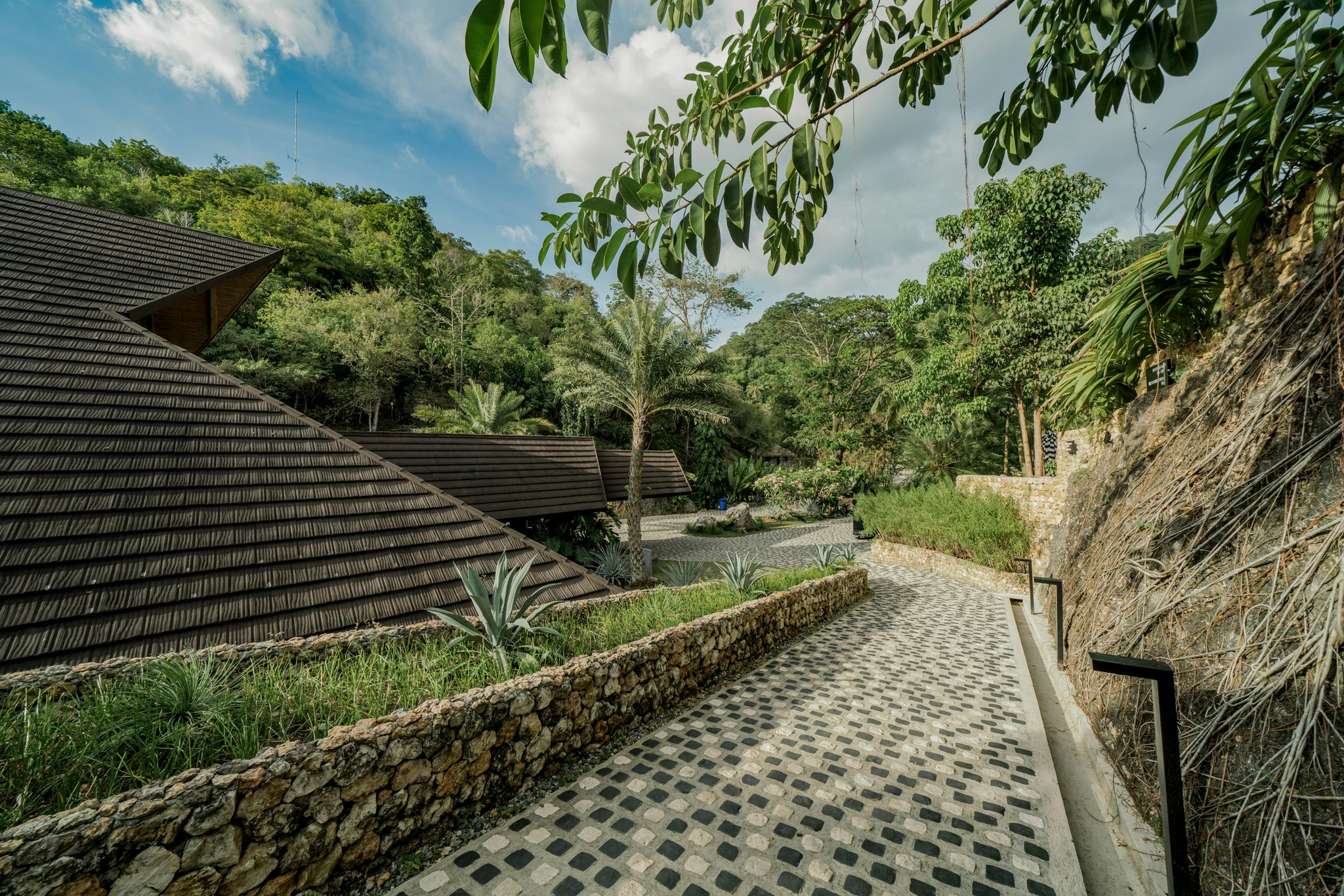 Manami Resort Entrance and way to the Villas