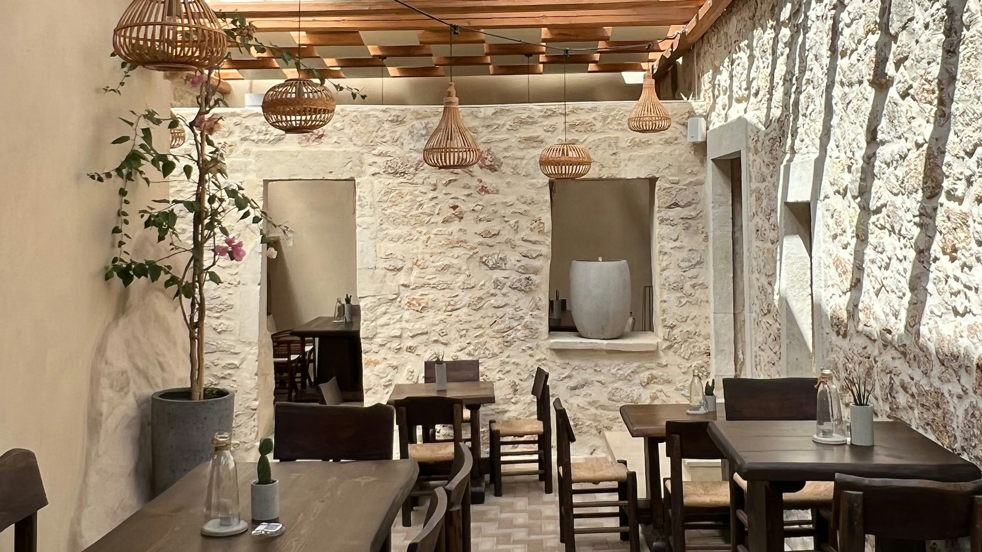 Earthy elegance meets cozy comfortno