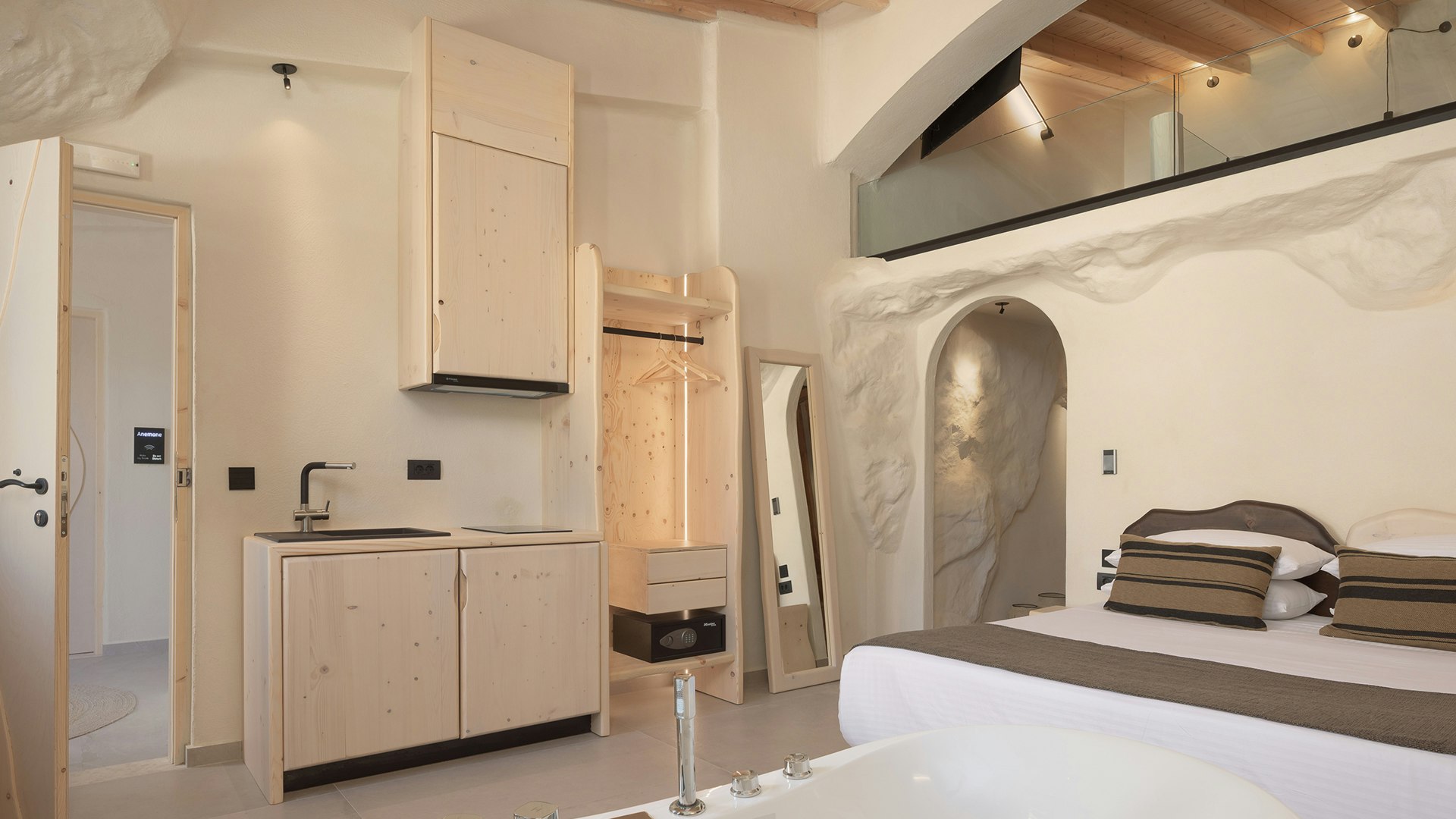 Deluxe Suite - Bedroom