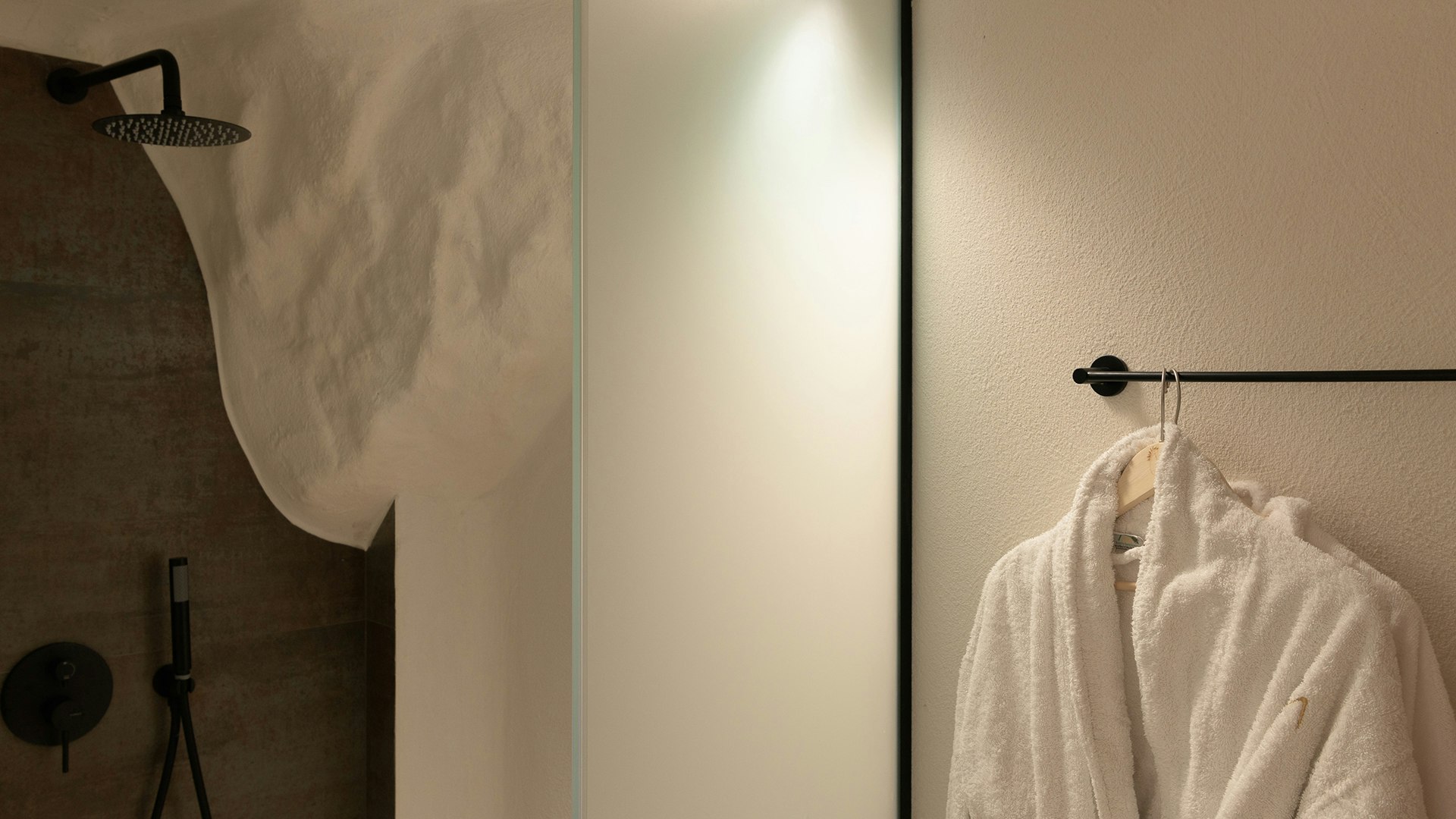 Deluxe Suite - Room Details