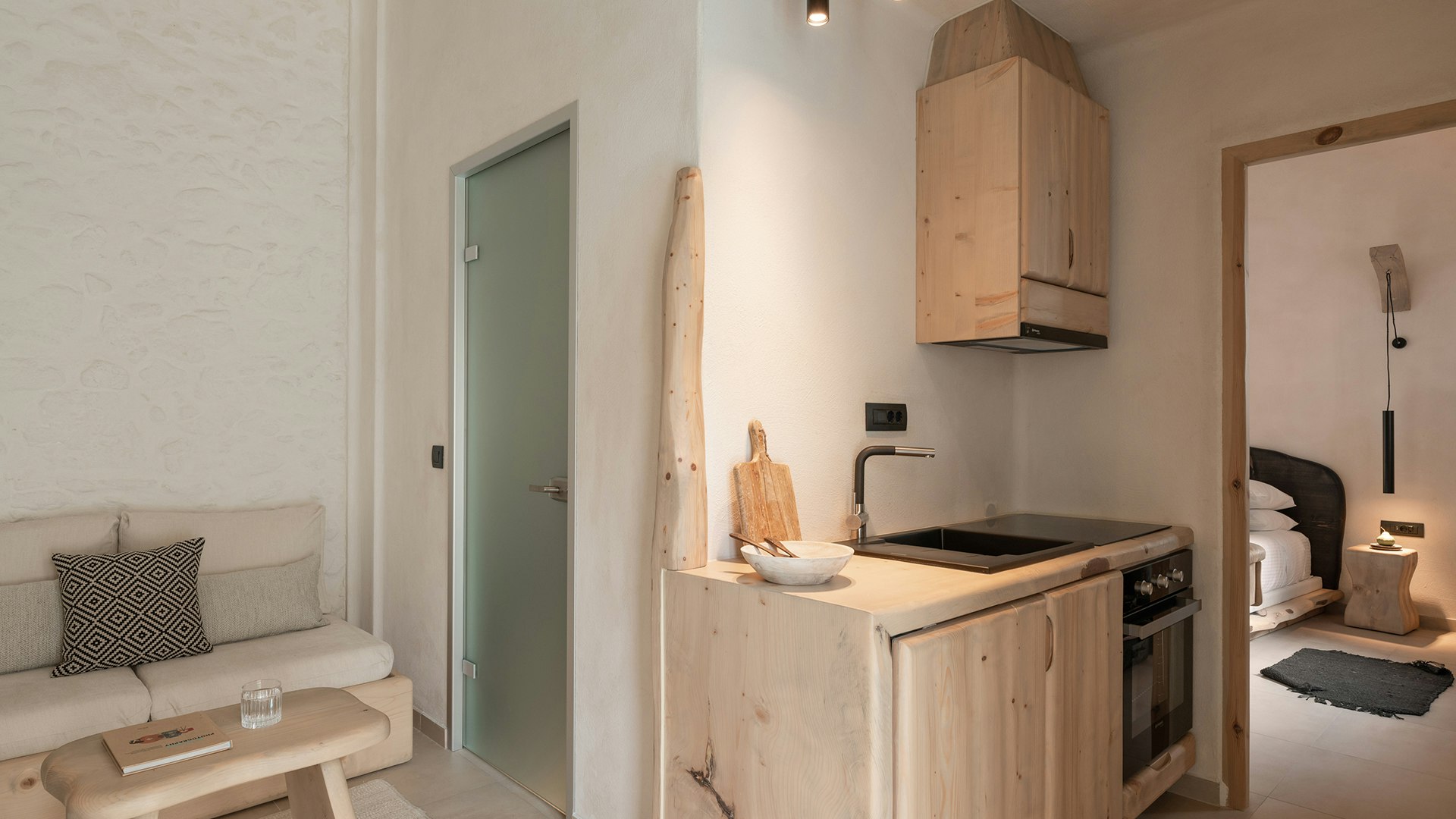 Deluxe Suite - Kitchen