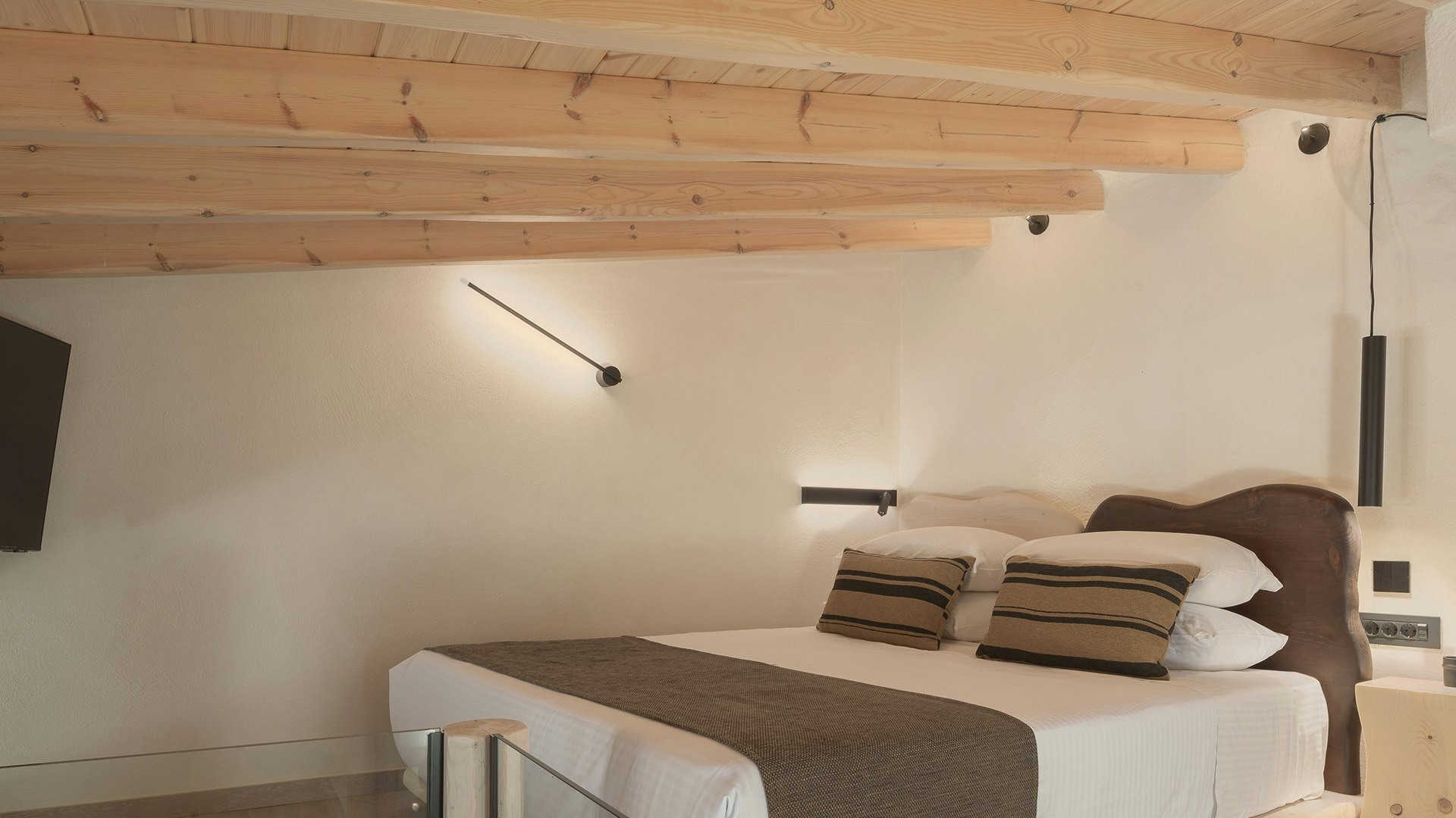 Deluxe Suite - Bedroom