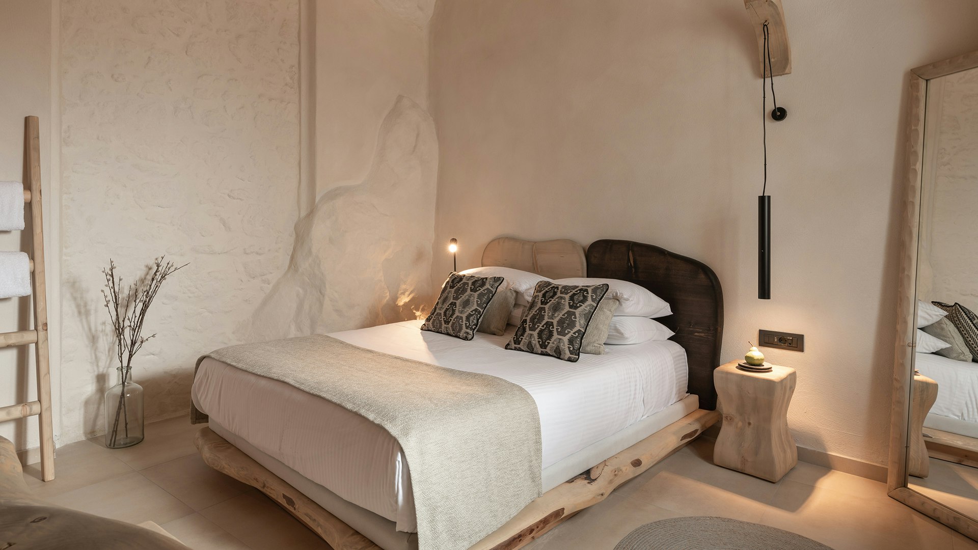 Deluxe Suite - Bedroom