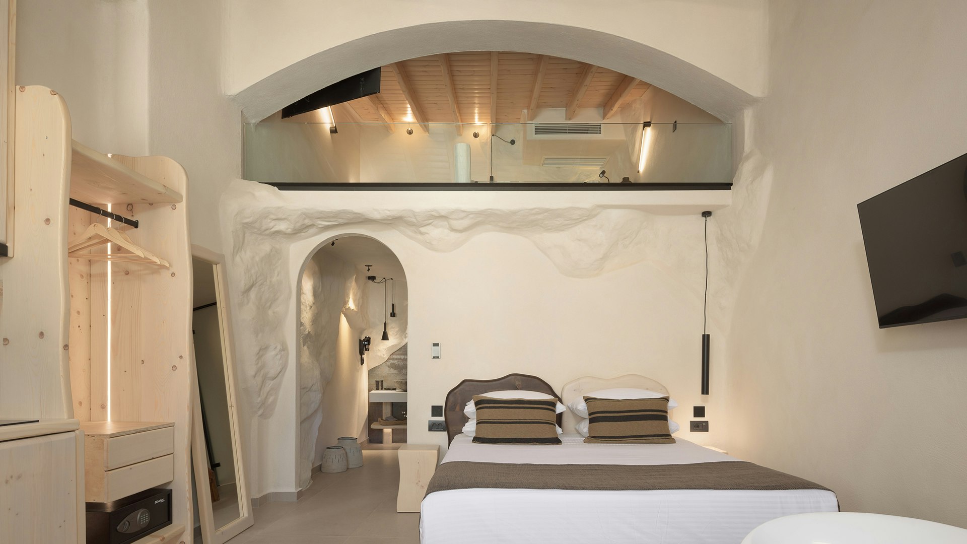 Deluxe Suite - Bedroom