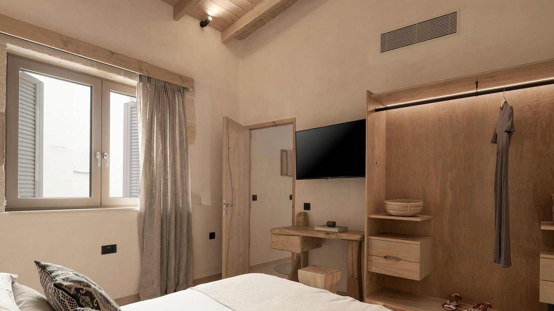 Deluxe Suite - Bedroom