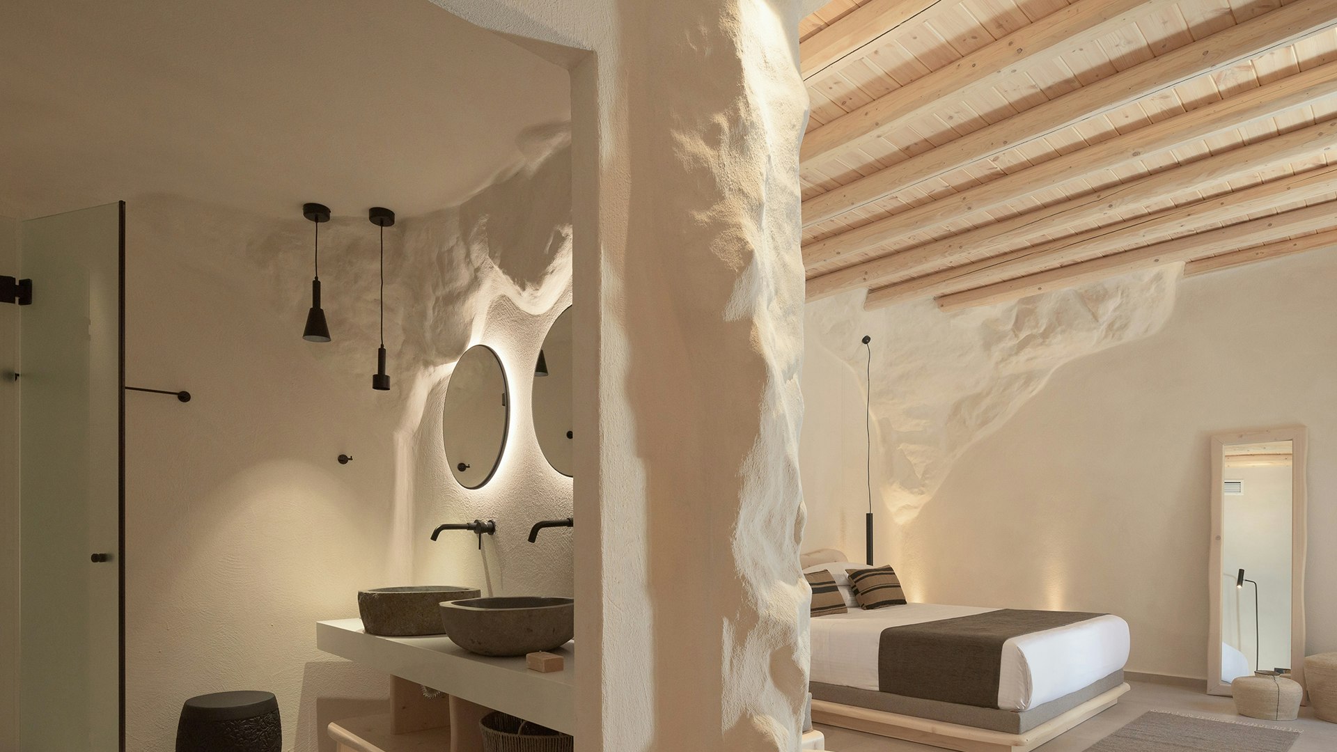 Deluxe Suite - Bedroom & Bathroom