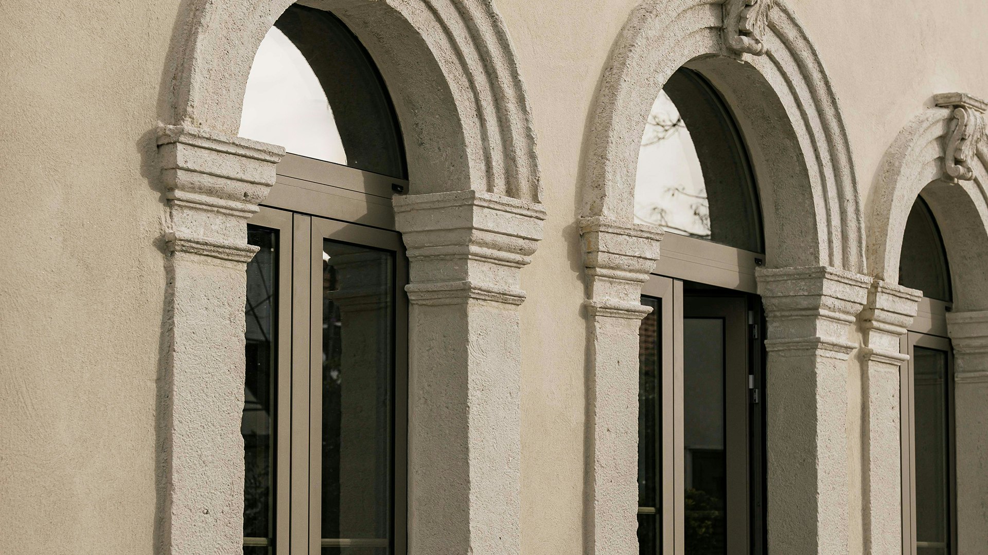 Architectural detail highlighting Cretan heritage at Manili Suites