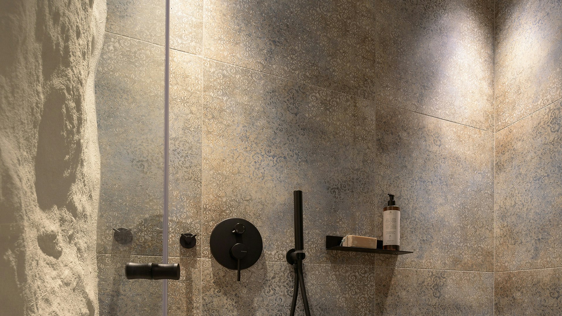 Junior Suite with Hot Tub access * Bathroom