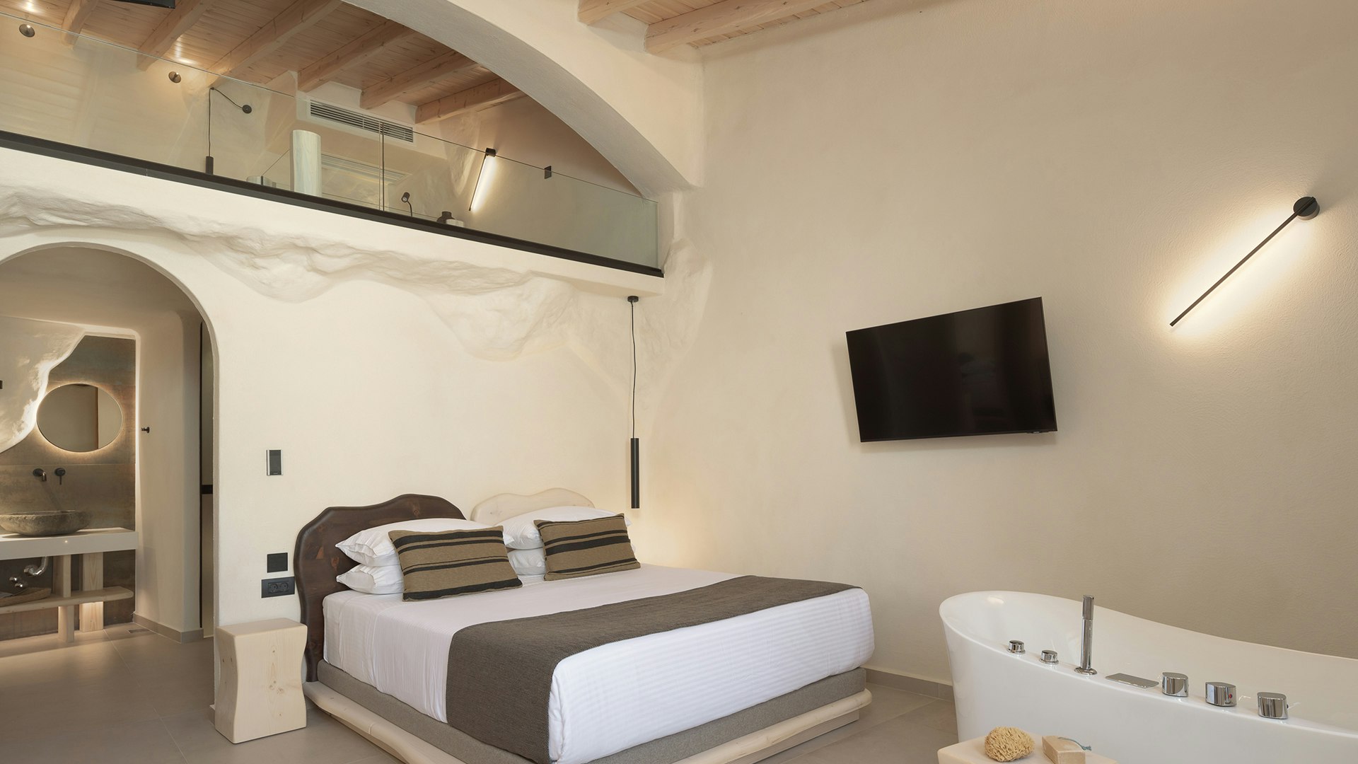 Deluxe Suite - Bedroom