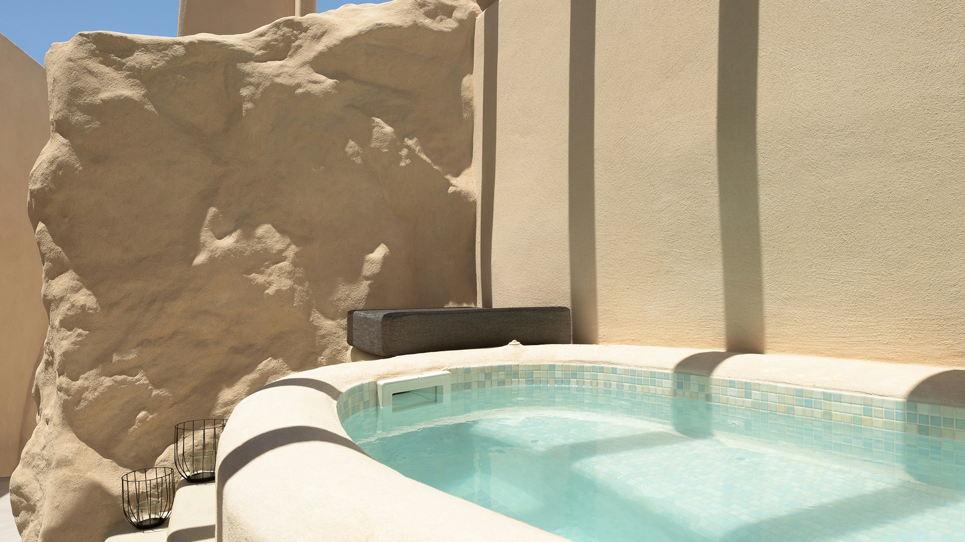 Split Level Suite with Hot Tub - Exterior