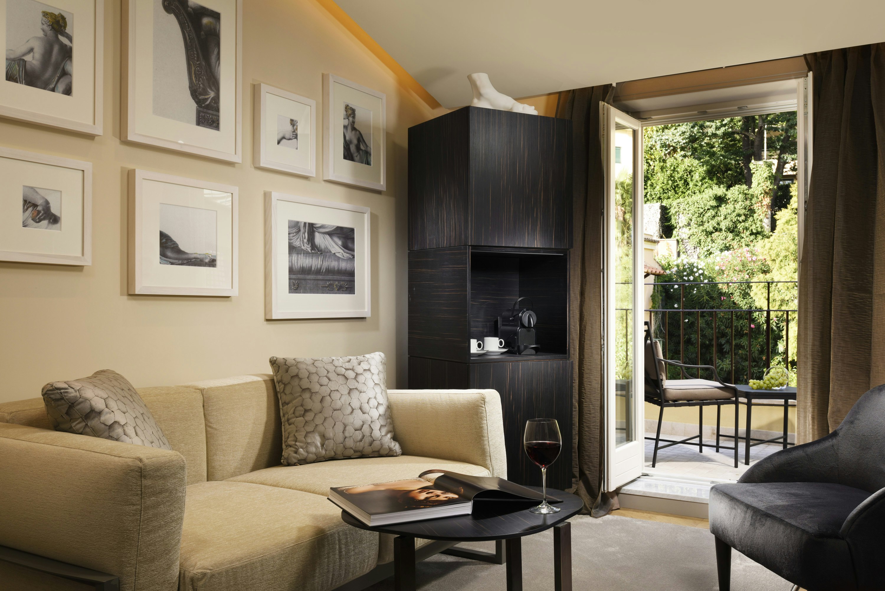 Classic Suite Living Room