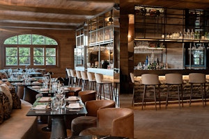 Restaurant & Bar