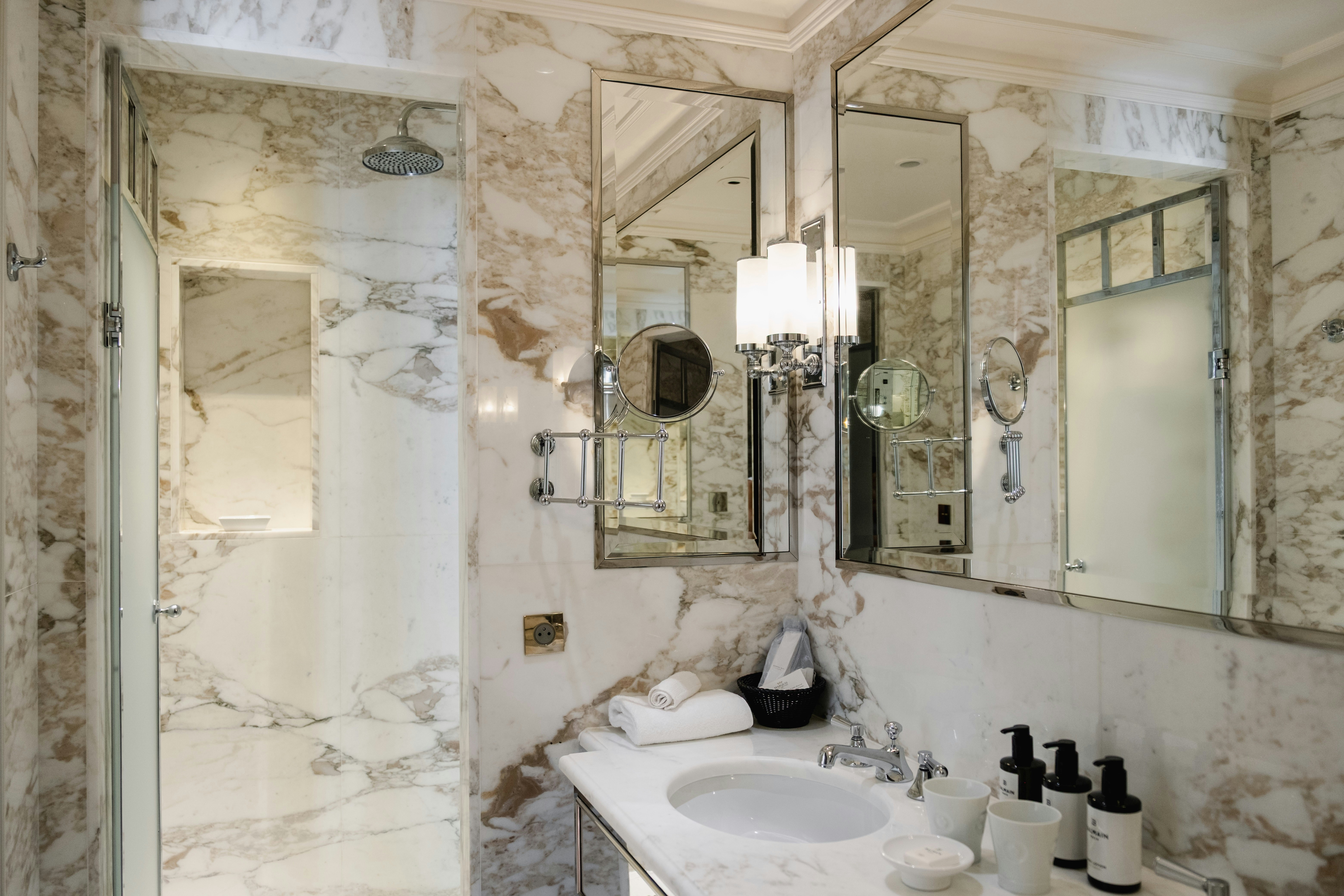 Executive Suite Batroom