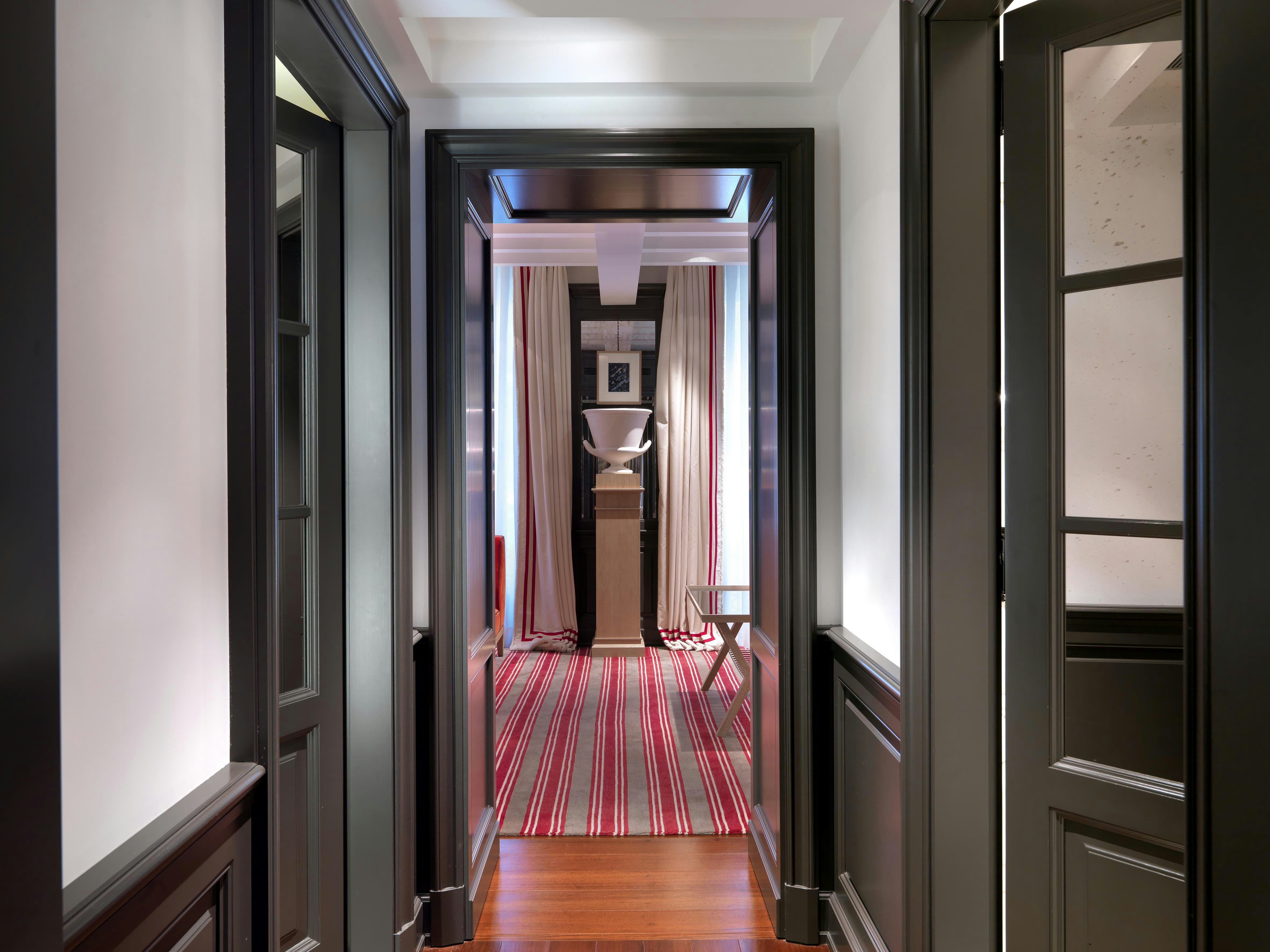 Executive Suite - Corridor