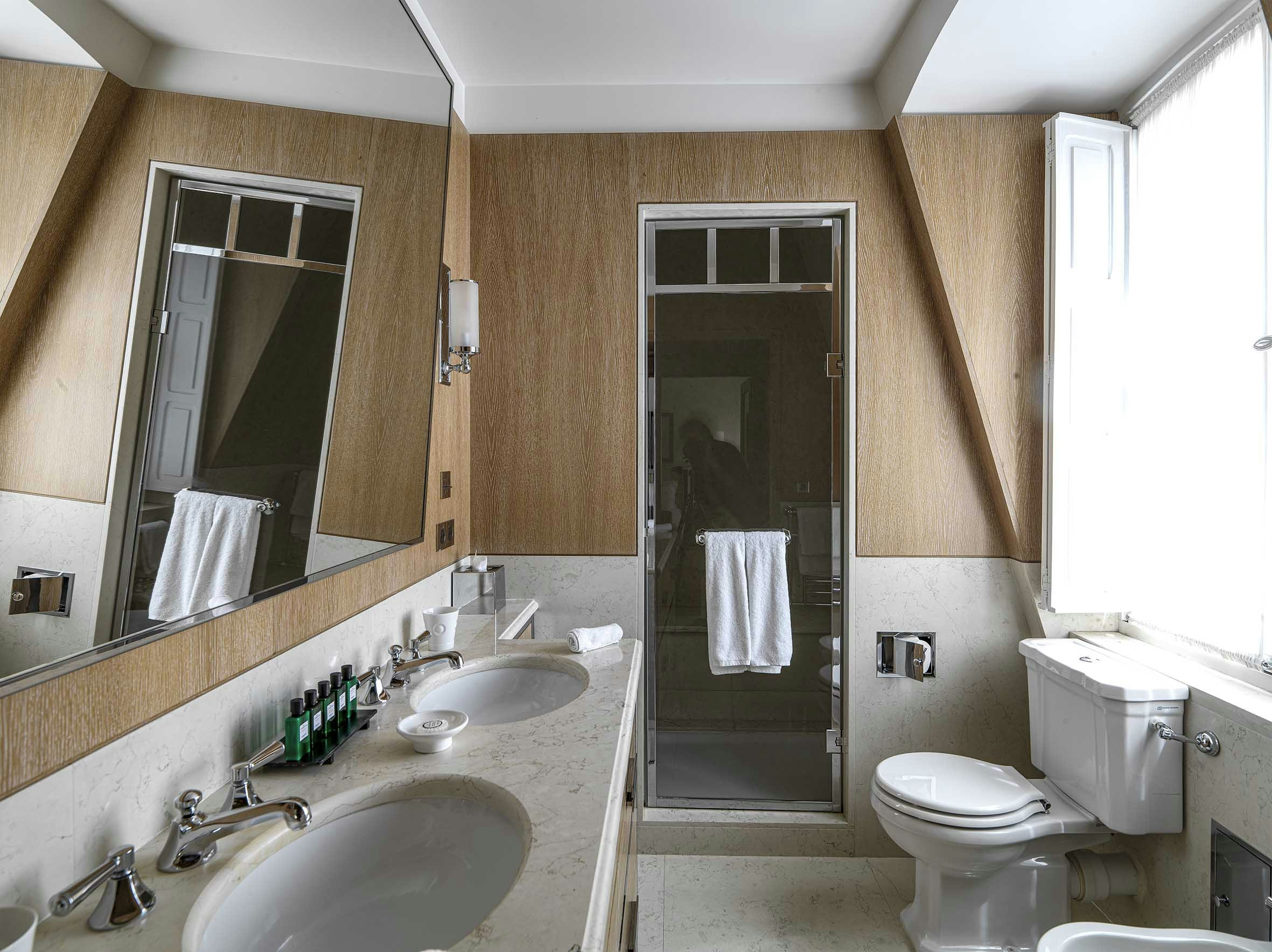 Superior Suite - Bathroom