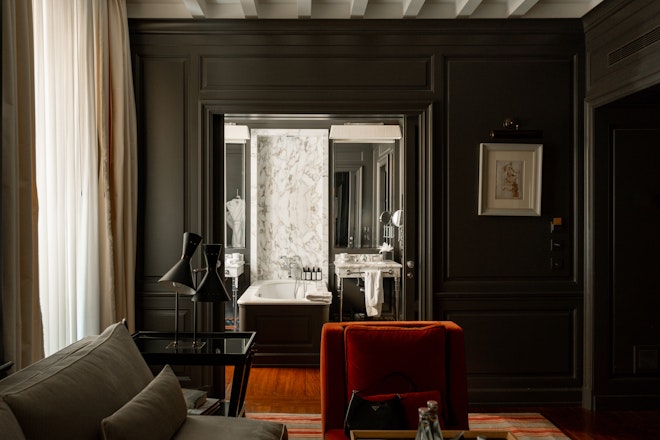 Executive Suite Bathroom