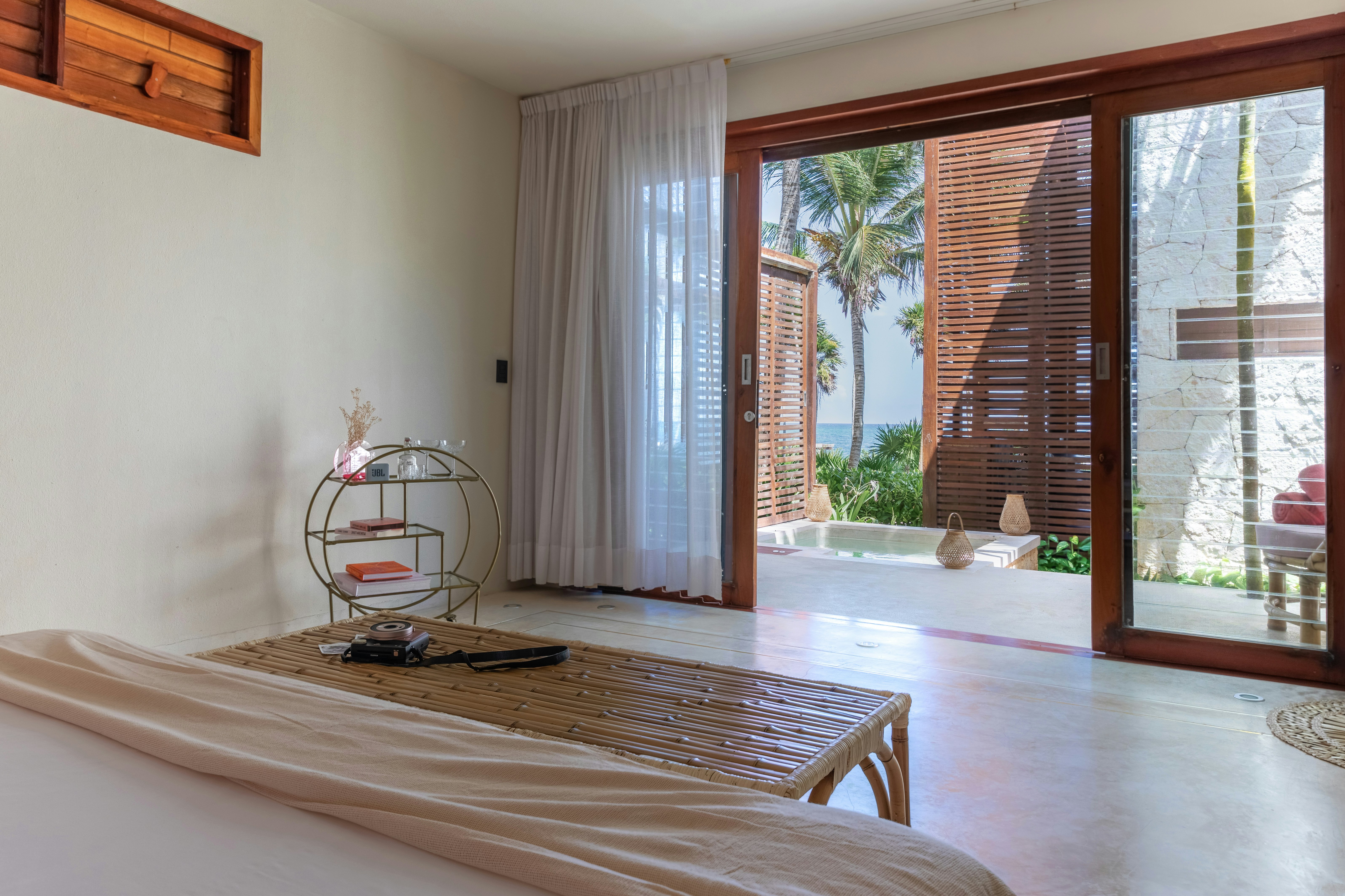 Partial Sea View Room with Plunge Pool - Bedroom