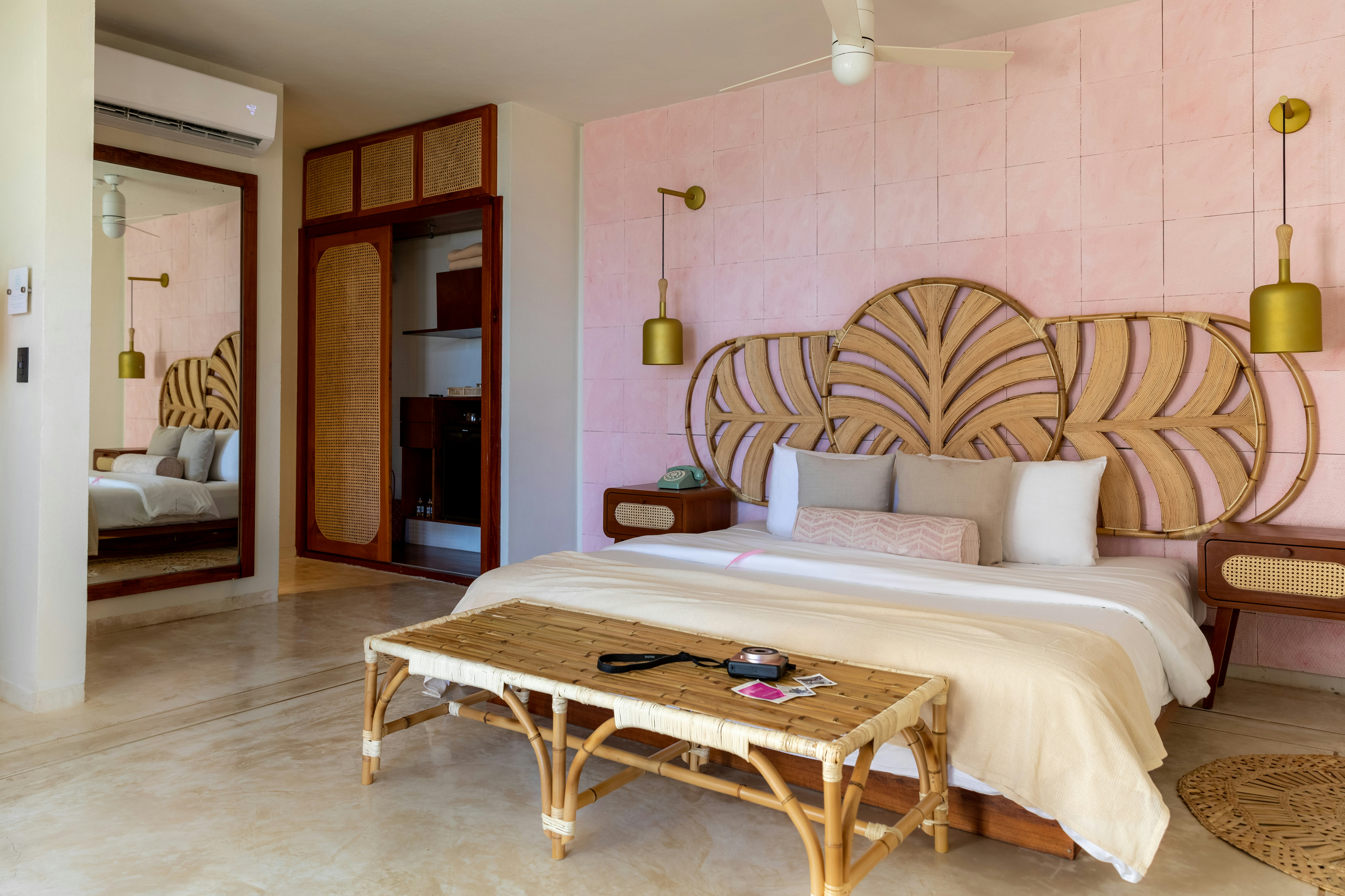 Partial Sea View Room with Plunge Pool - Bedroom