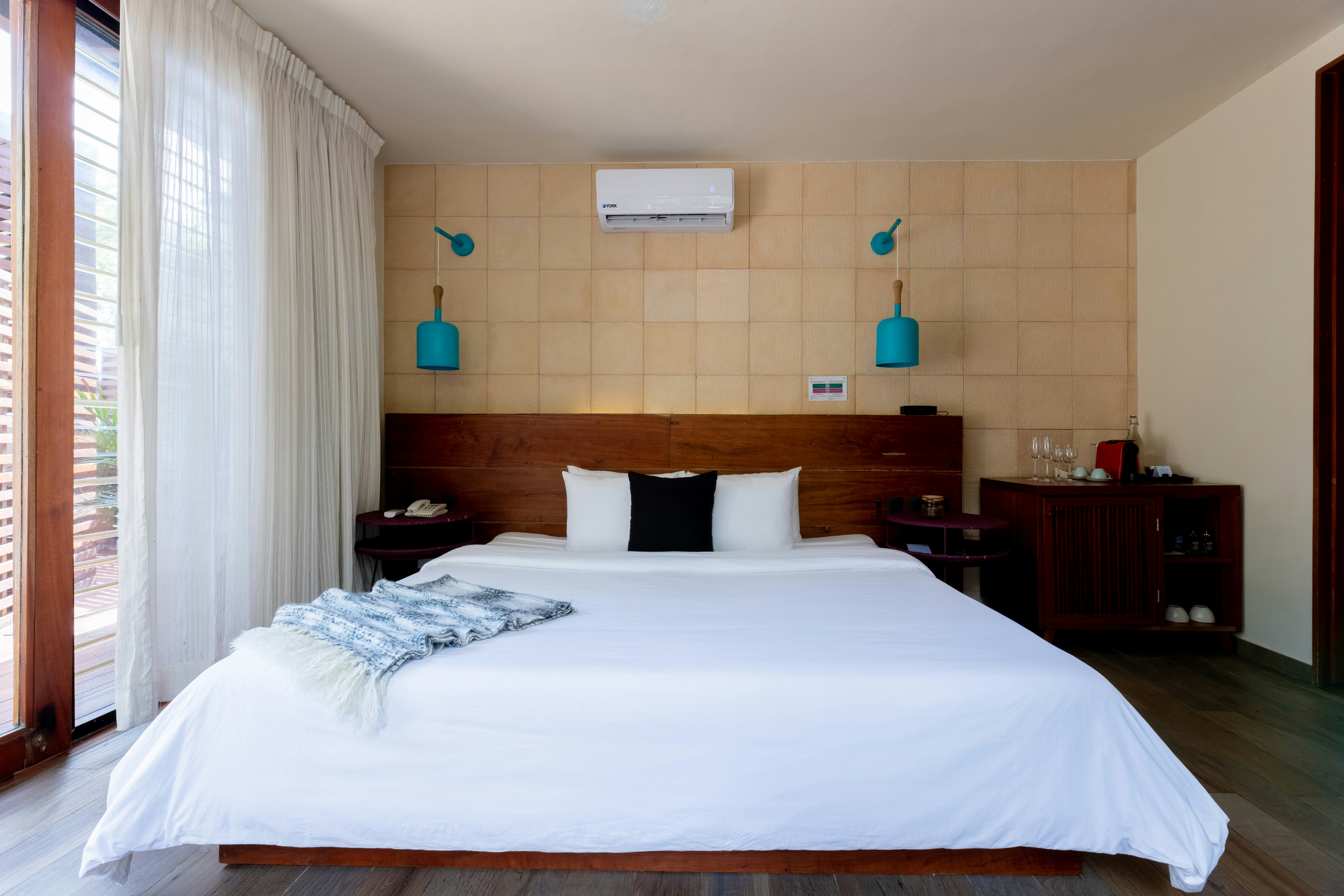 Petite Jungle View Room - Bedroom