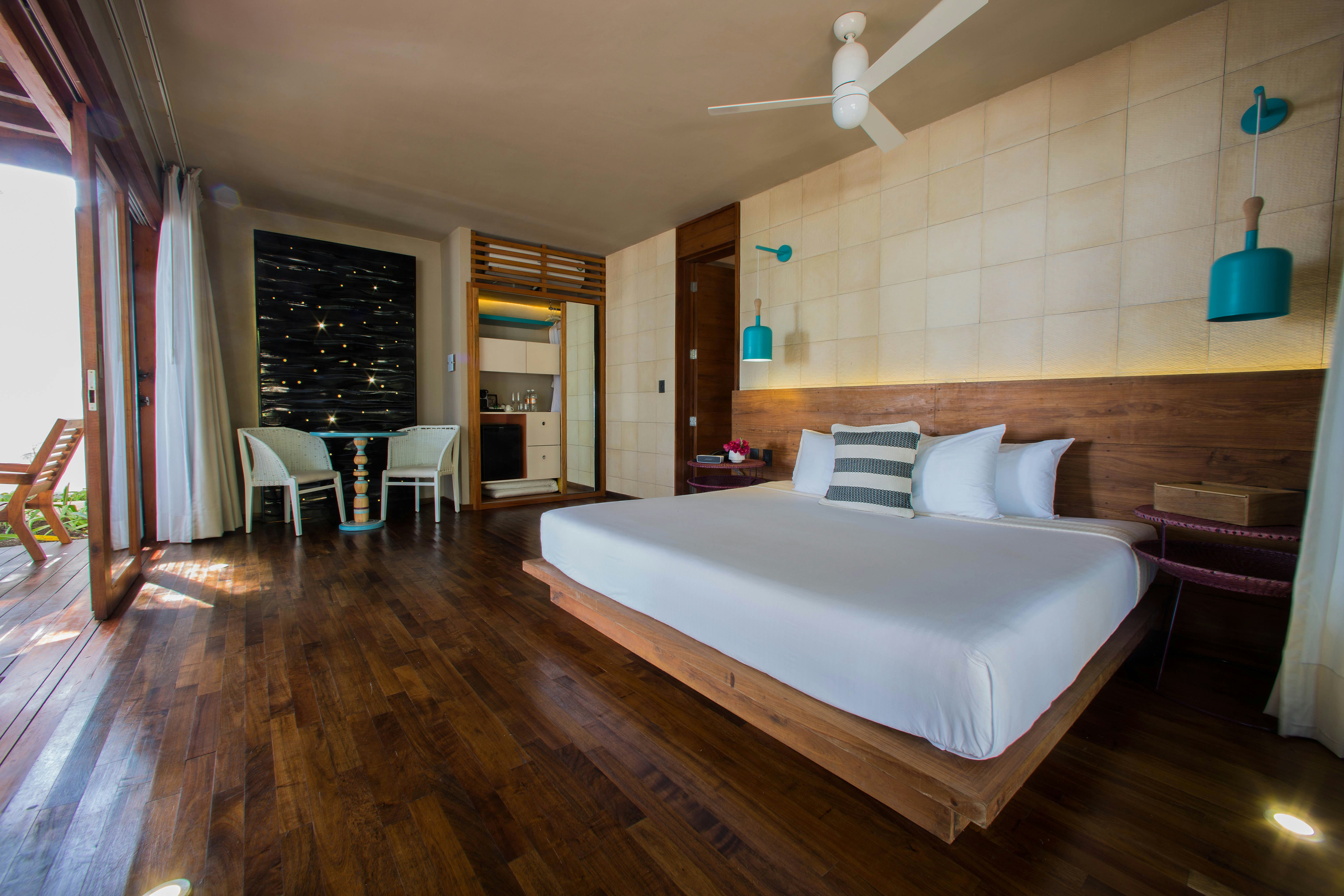 Partial Sea View Room - Bedroom