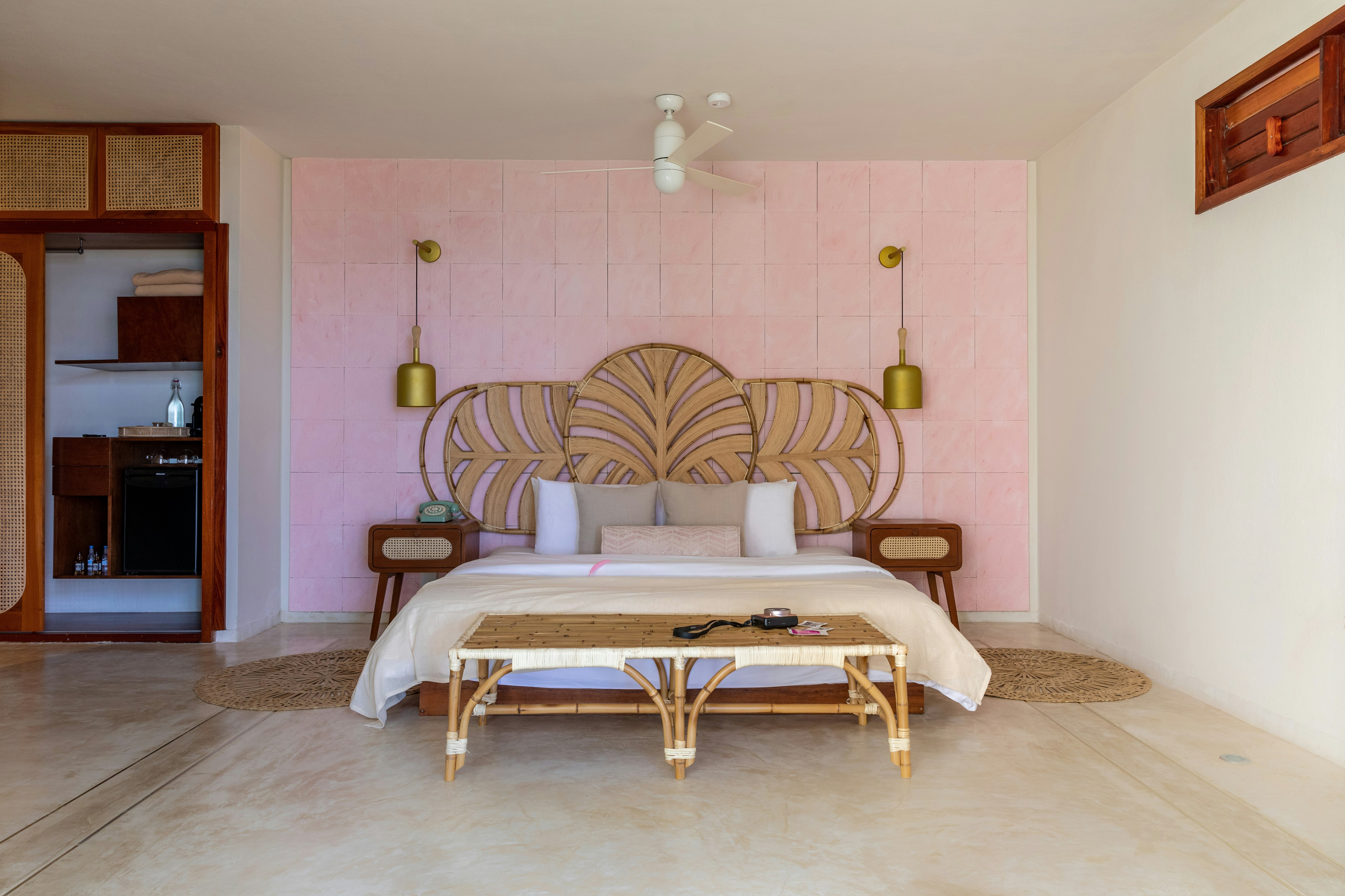 Partial Sea View Room with Plunge Pool - Bedroom