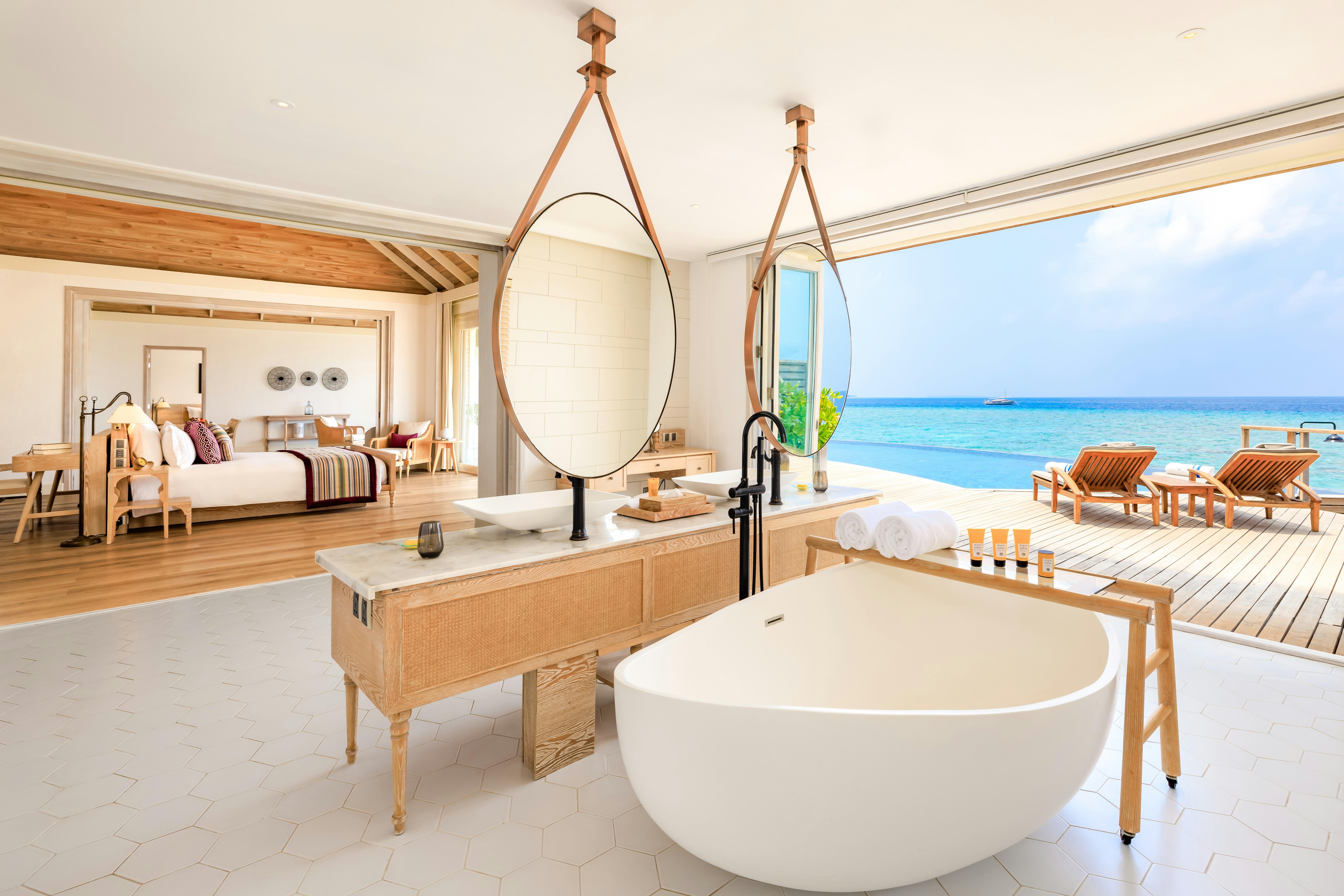 Milaidhoo Ocean Residence Master Bathroom