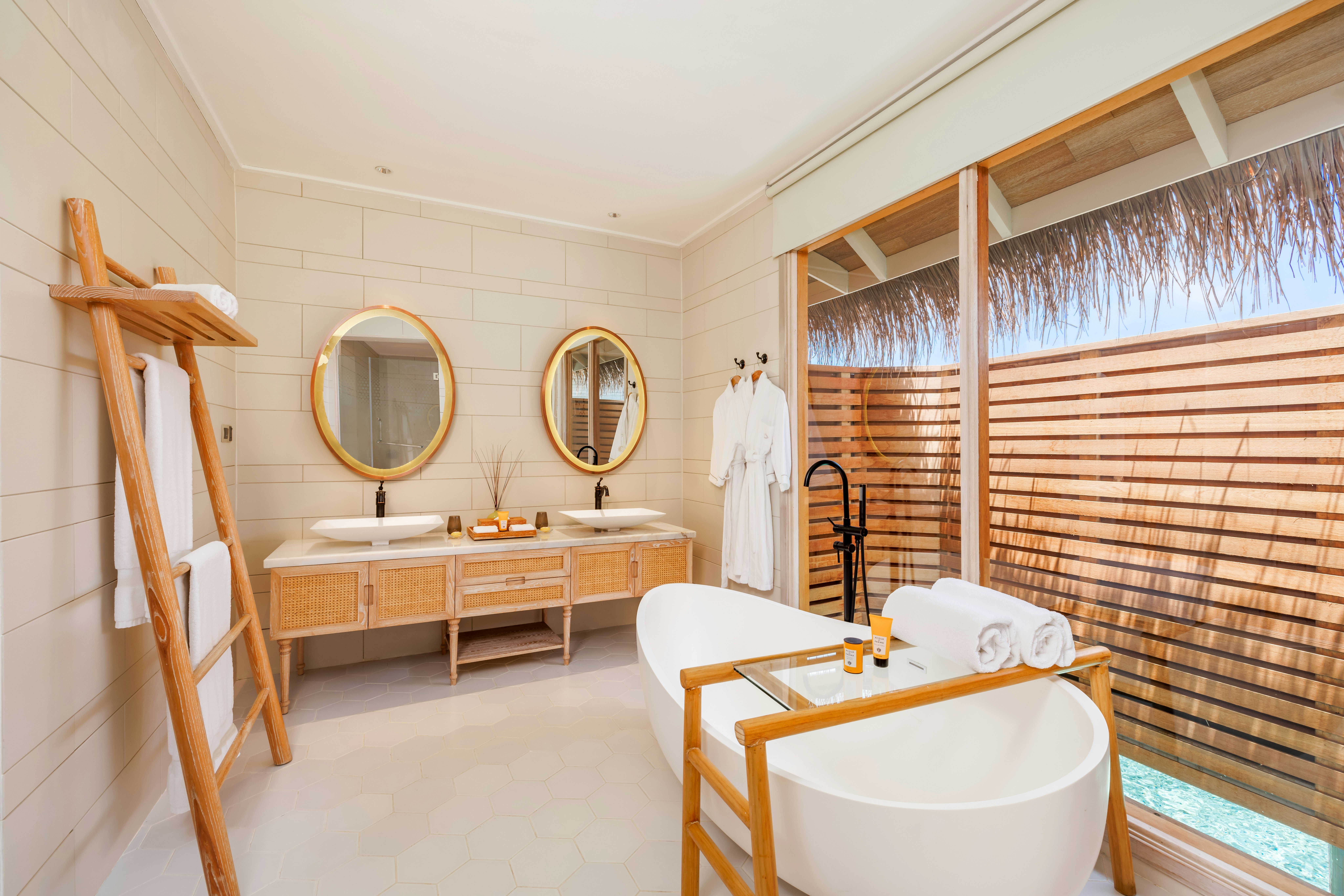 Milaidhoo Ocean Residence Twin Bathroom