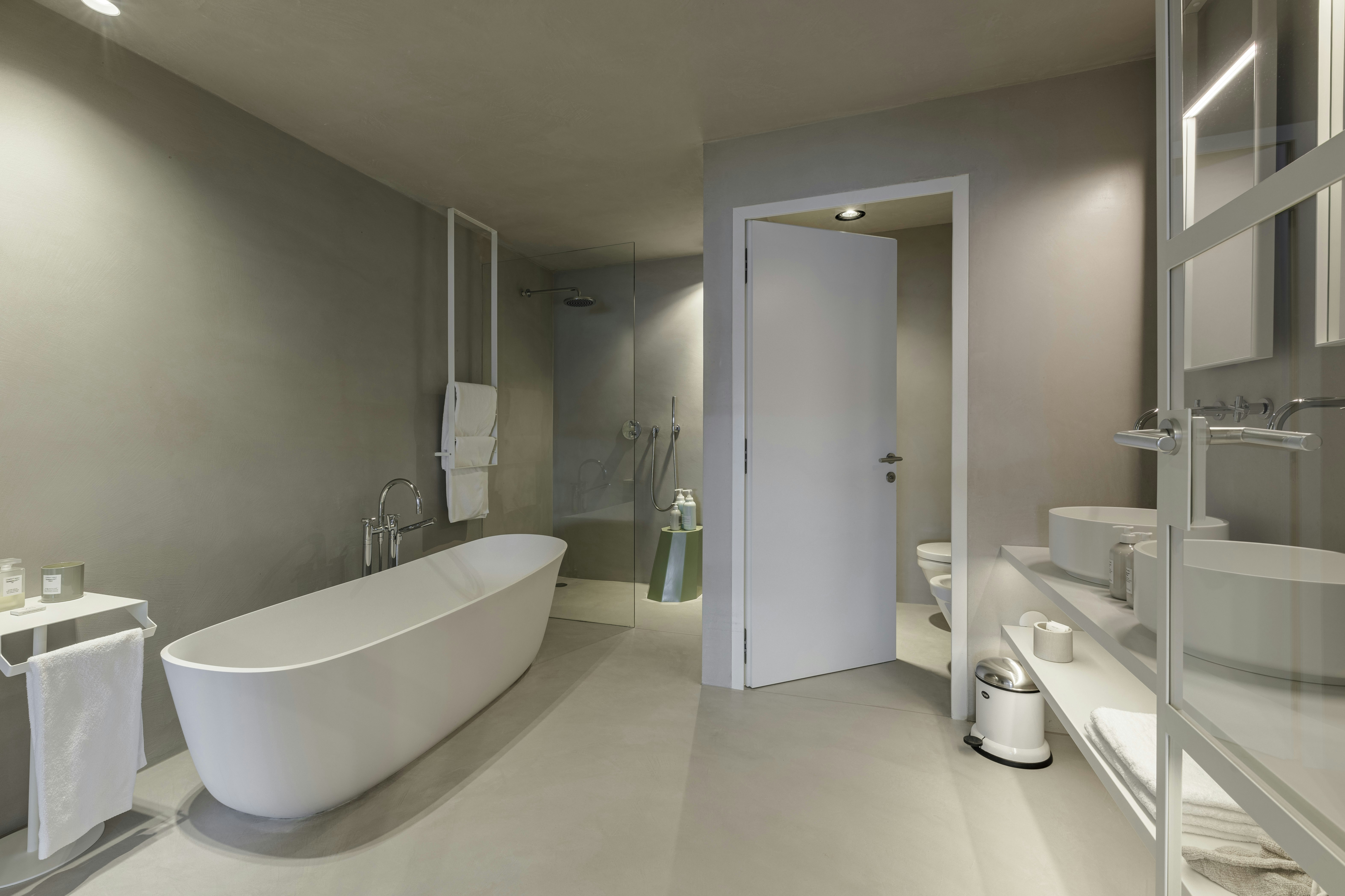 Deluxe Room - Bathroom