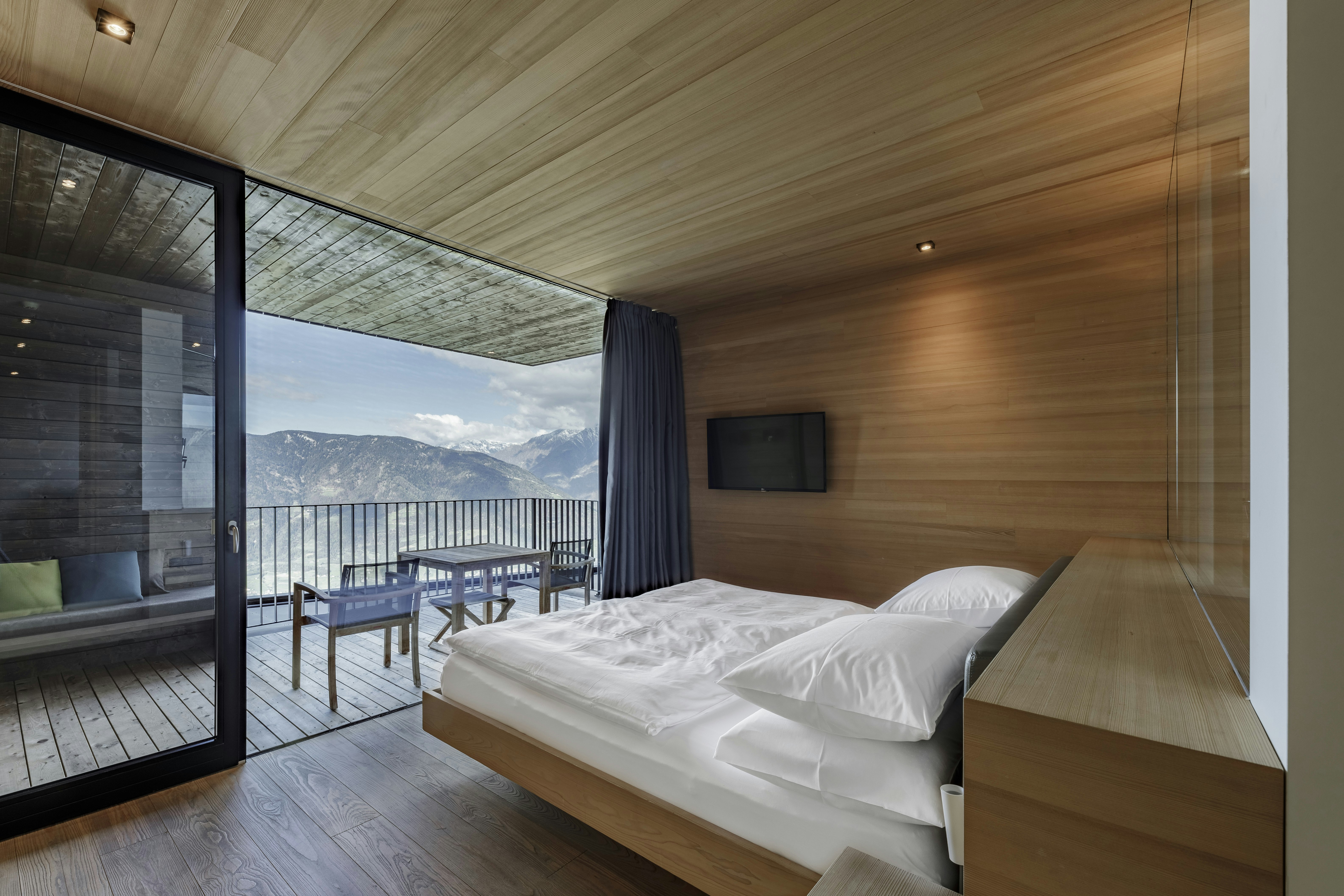 Guest Suite 103 - Bedroom