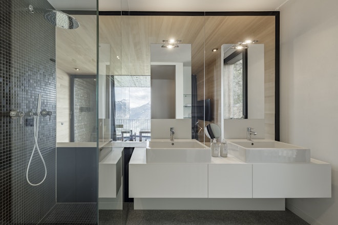 Guest Suite 103 - Bathroom