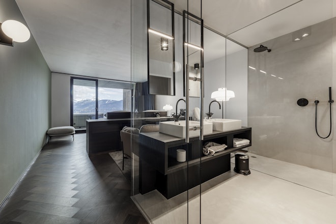 Urban with Jacuzzi - Bathroom
