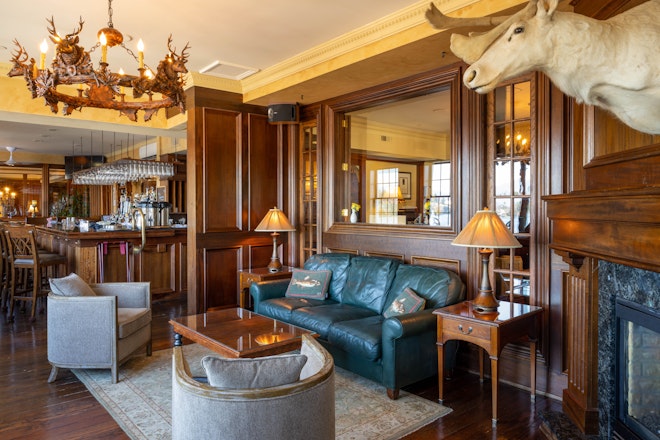 Lounge Sitting Area
