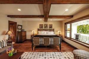 Lakeside Suite 3