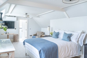 Long White Cloud - Bedroom