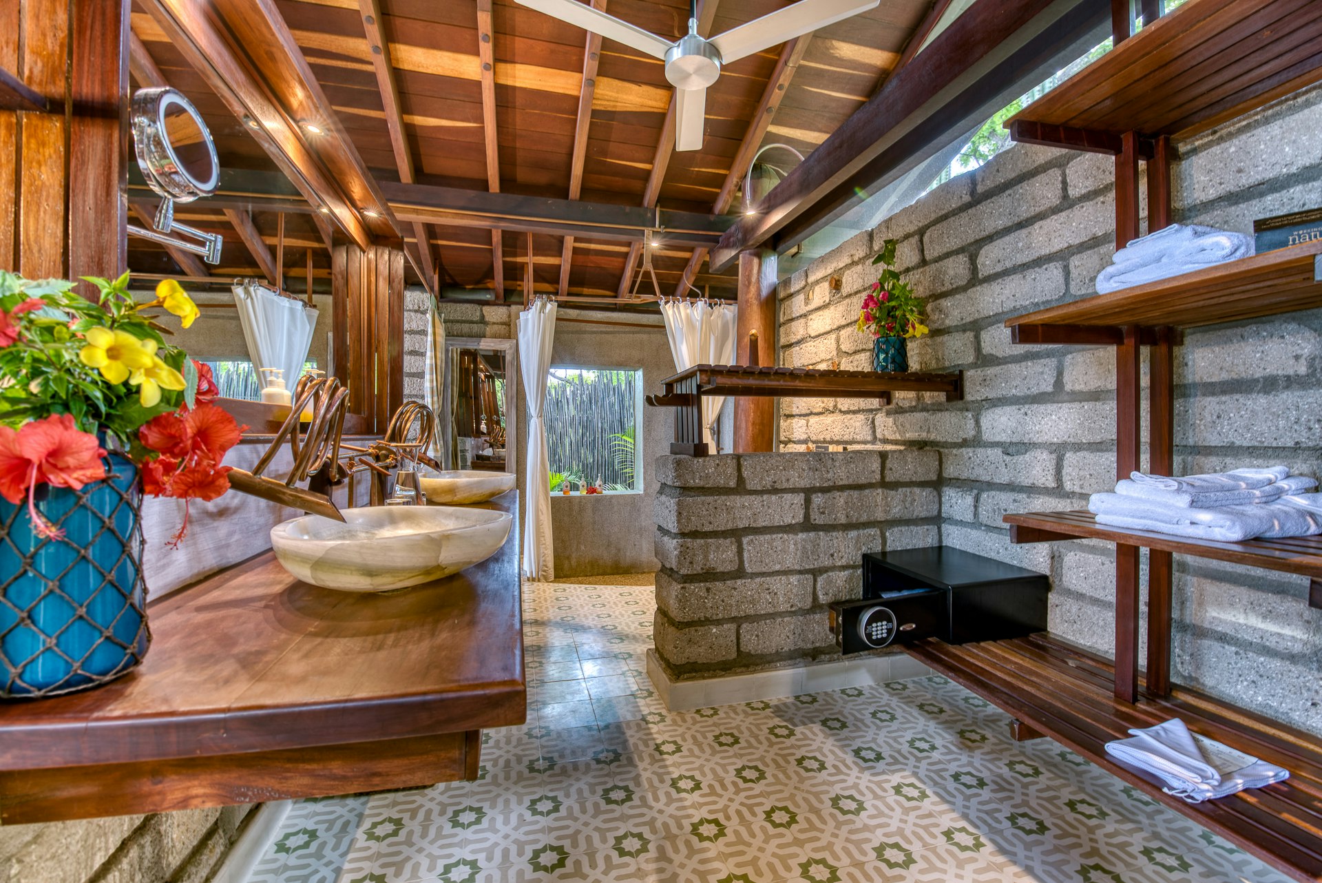 Ocean View Bungalow - Bathroom