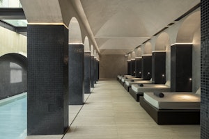 Indoor Pool - Lounge