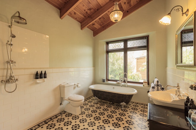 Ashley Mackenzie Villa - Bathroom