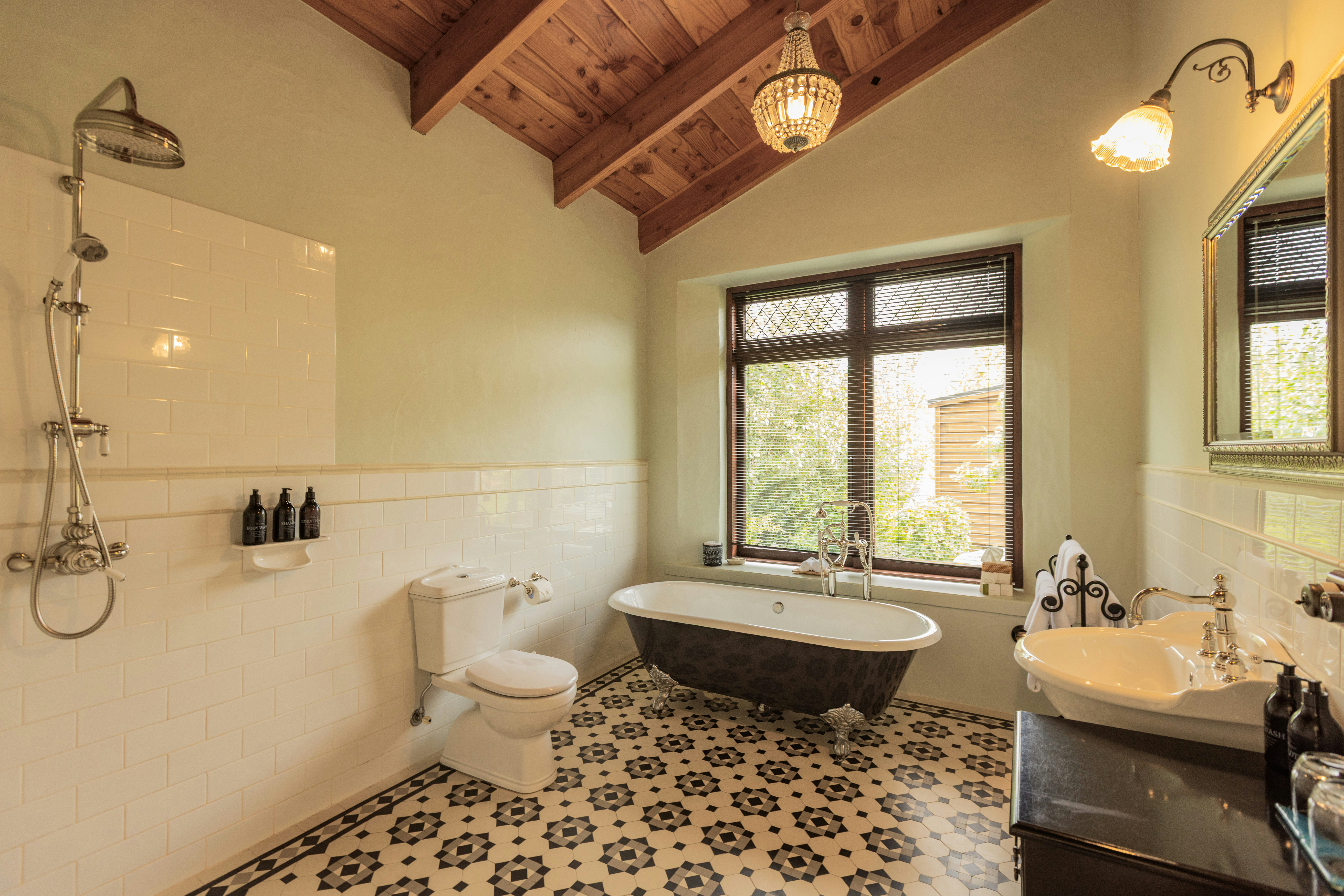 Ashley Mackenzie Villa - Bathroom