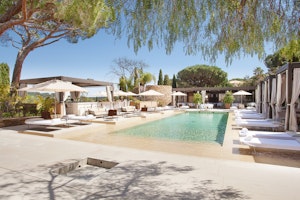 Hotel Pool