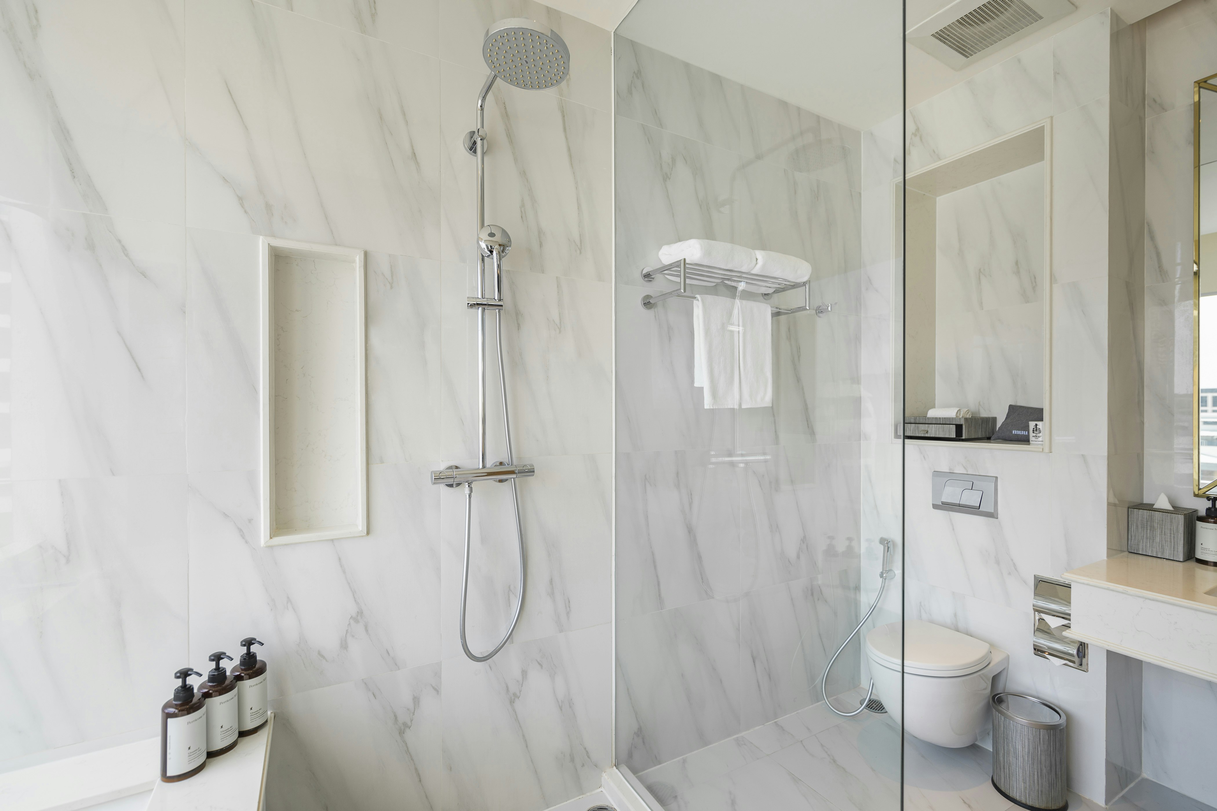 Garden View Two Bedroom Suite With Terrace - Bathroom