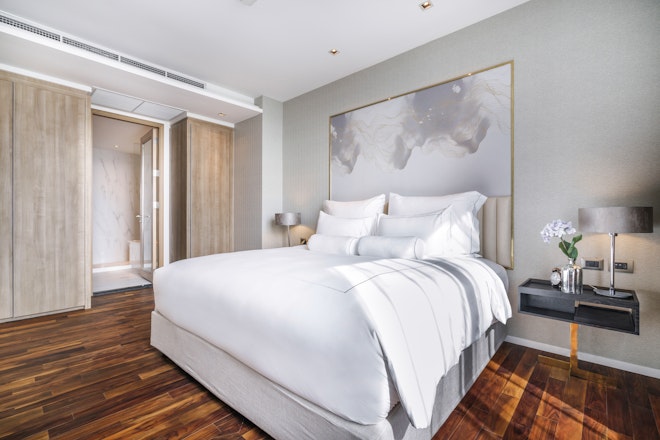 Junior Suite King with Balcony - Bedroom
